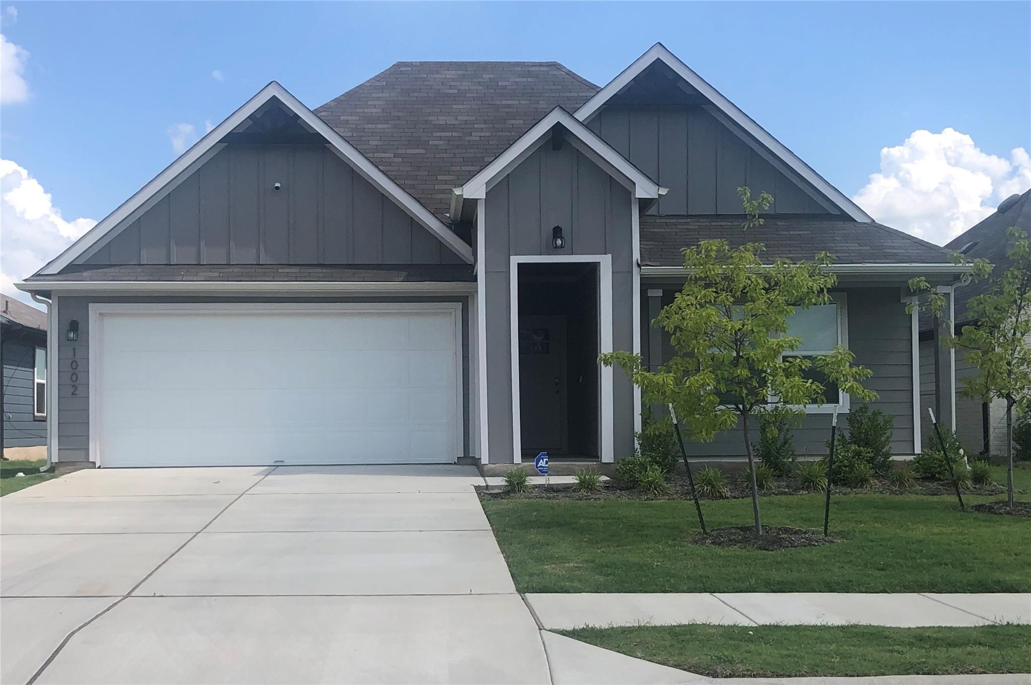 1002 Austin Bayou Dr, Hutto, TX 78634