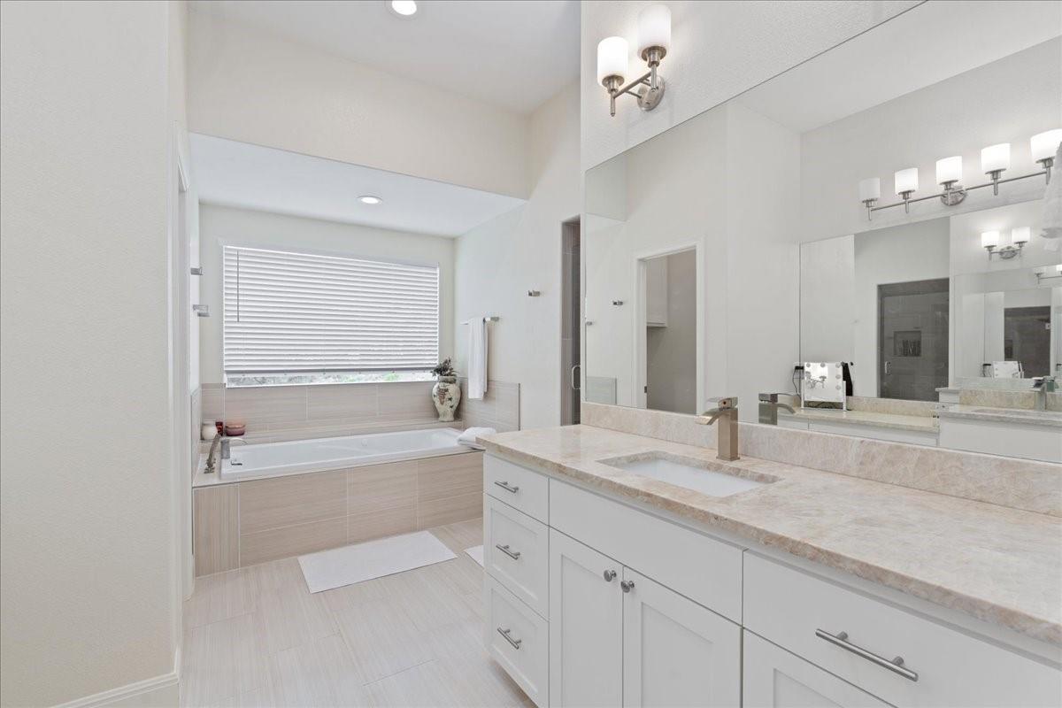 20913 Nimitz Ave, Lago Vista, TX 78645