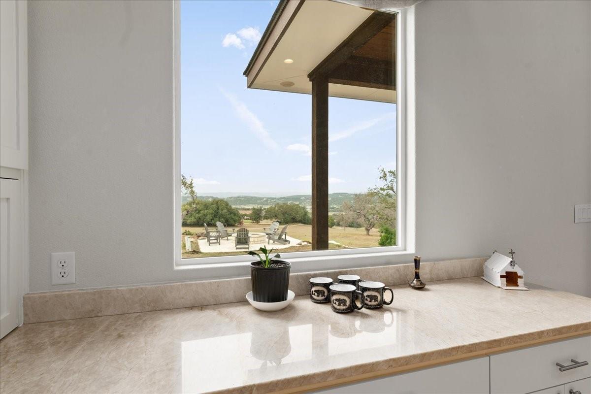 20913 Nimitz Ave, Lago Vista, TX 78645