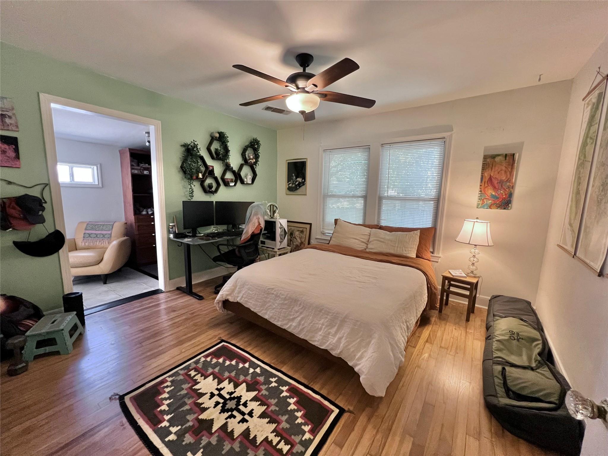 904 E 53rd 1/2 St, Austin, TX 78751
