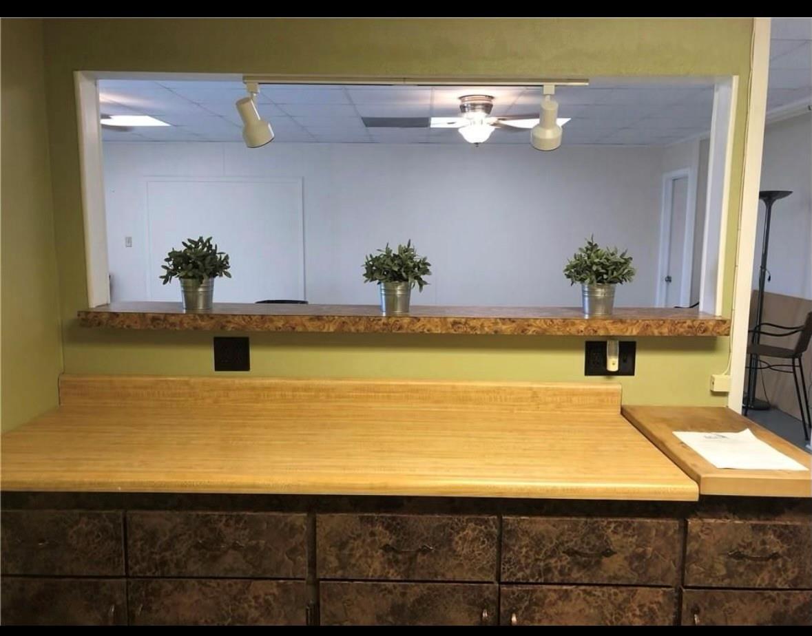 21511 W STATE HY 71 W, Spicewood, TX 78669