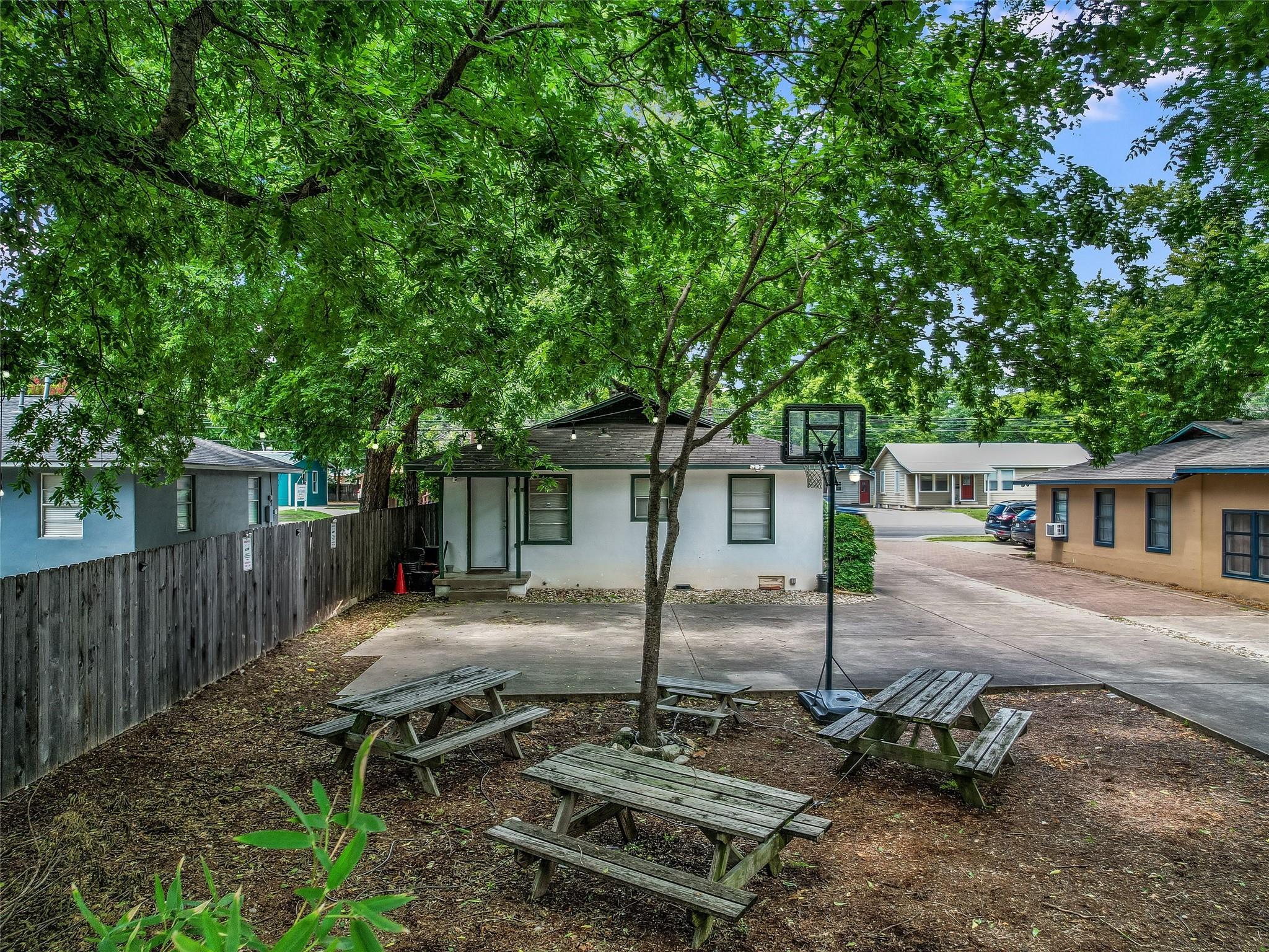 1509 W Koenig Ln, Austin, TX 78756