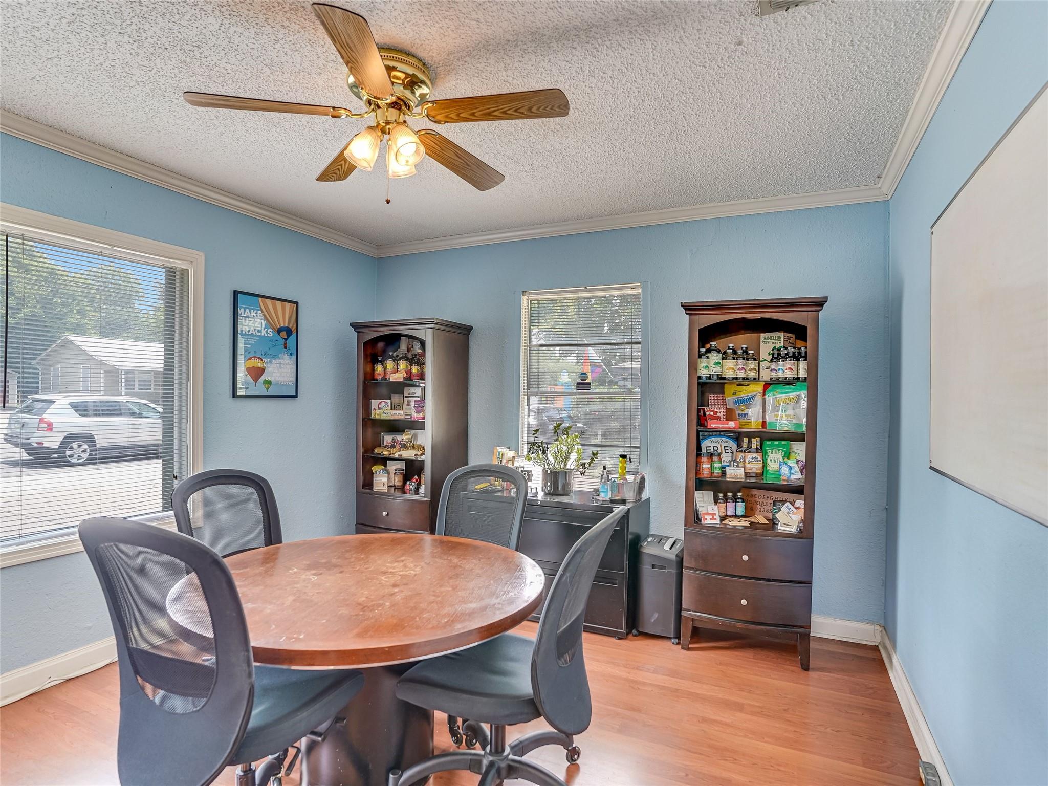 1509 W Koenig Ln, Austin, TX 78756