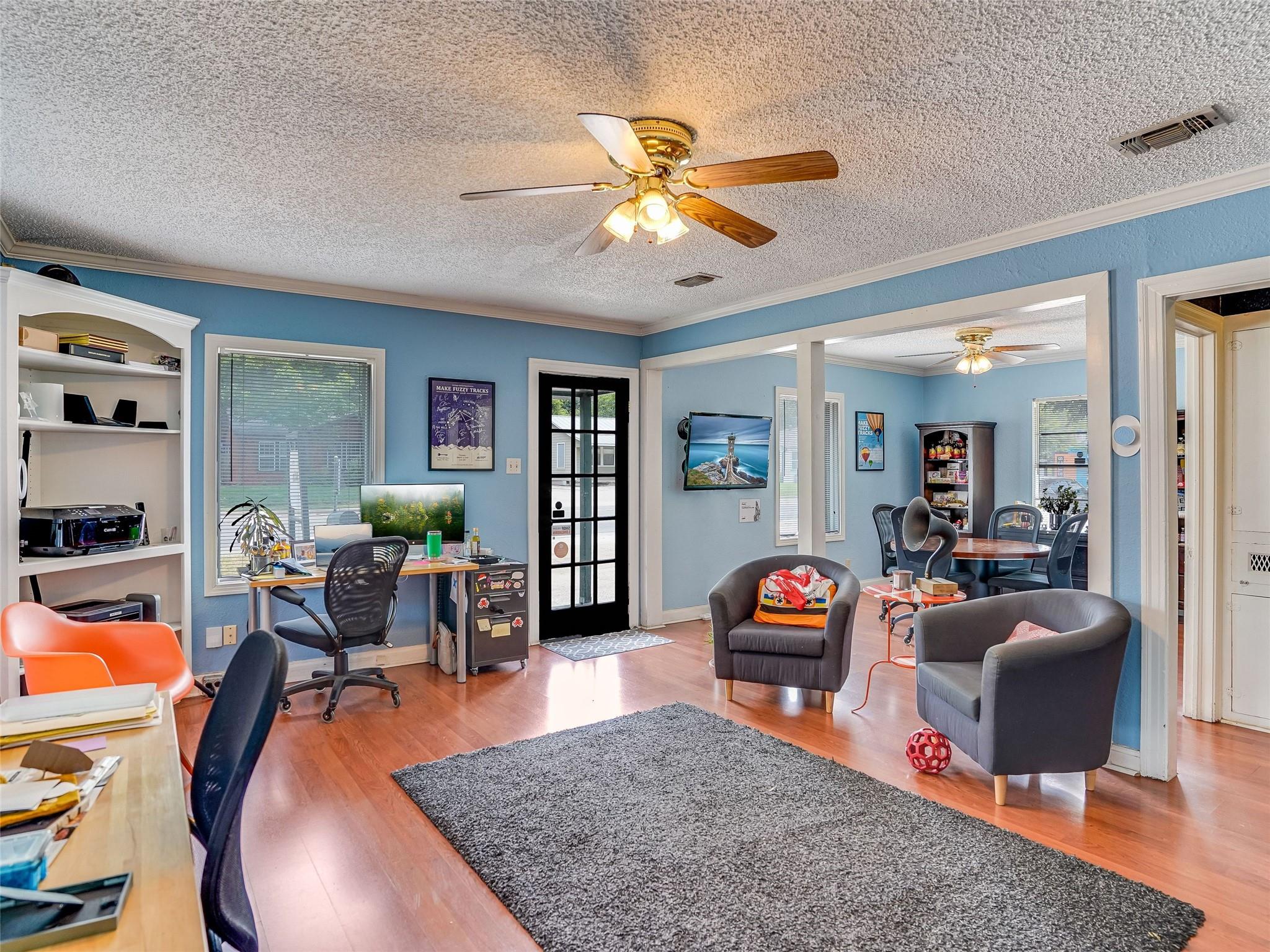 1509 W Koenig Ln, Austin, TX 78756