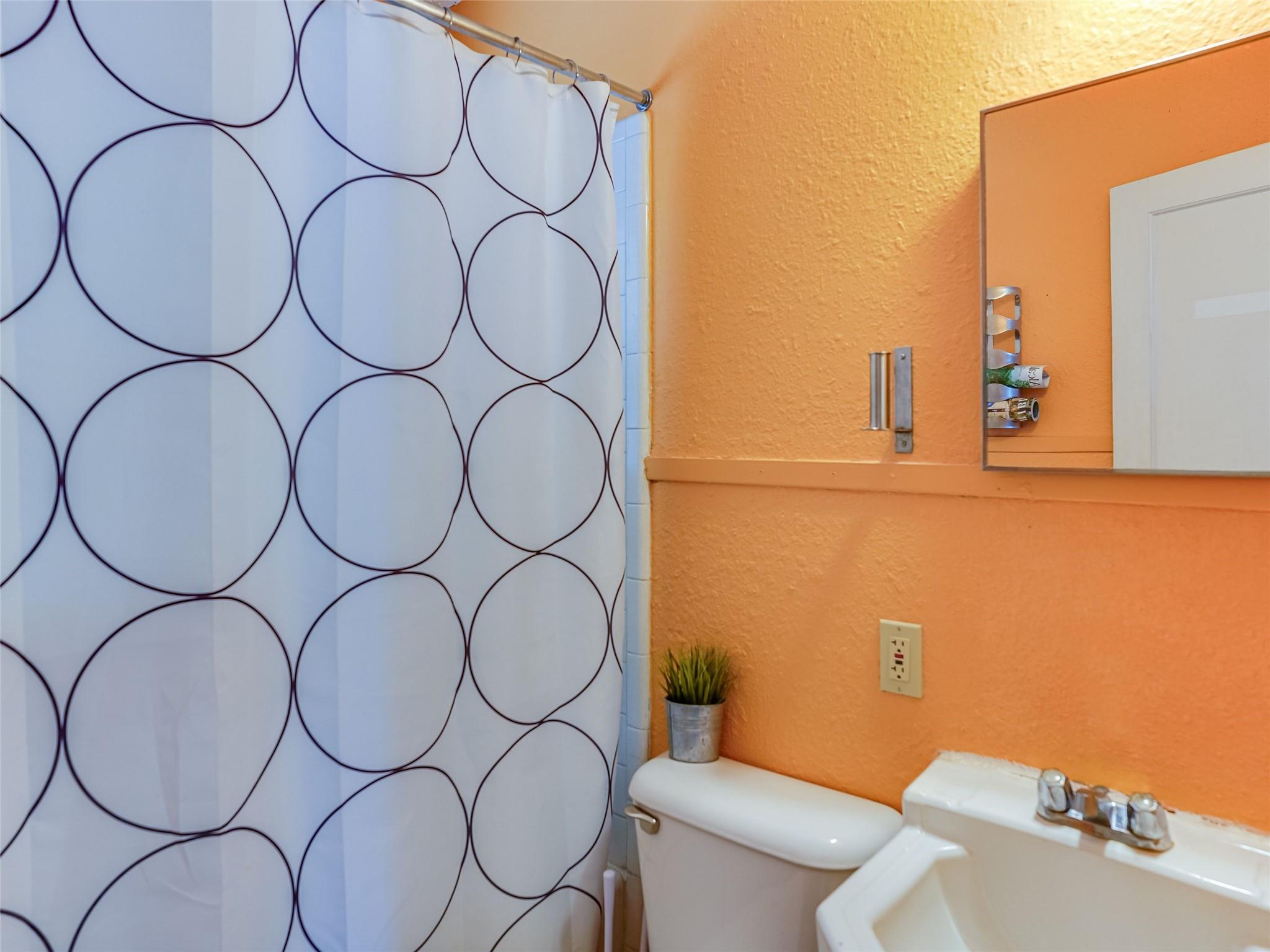 1509 W Koenig Ln, Austin, TX 78756