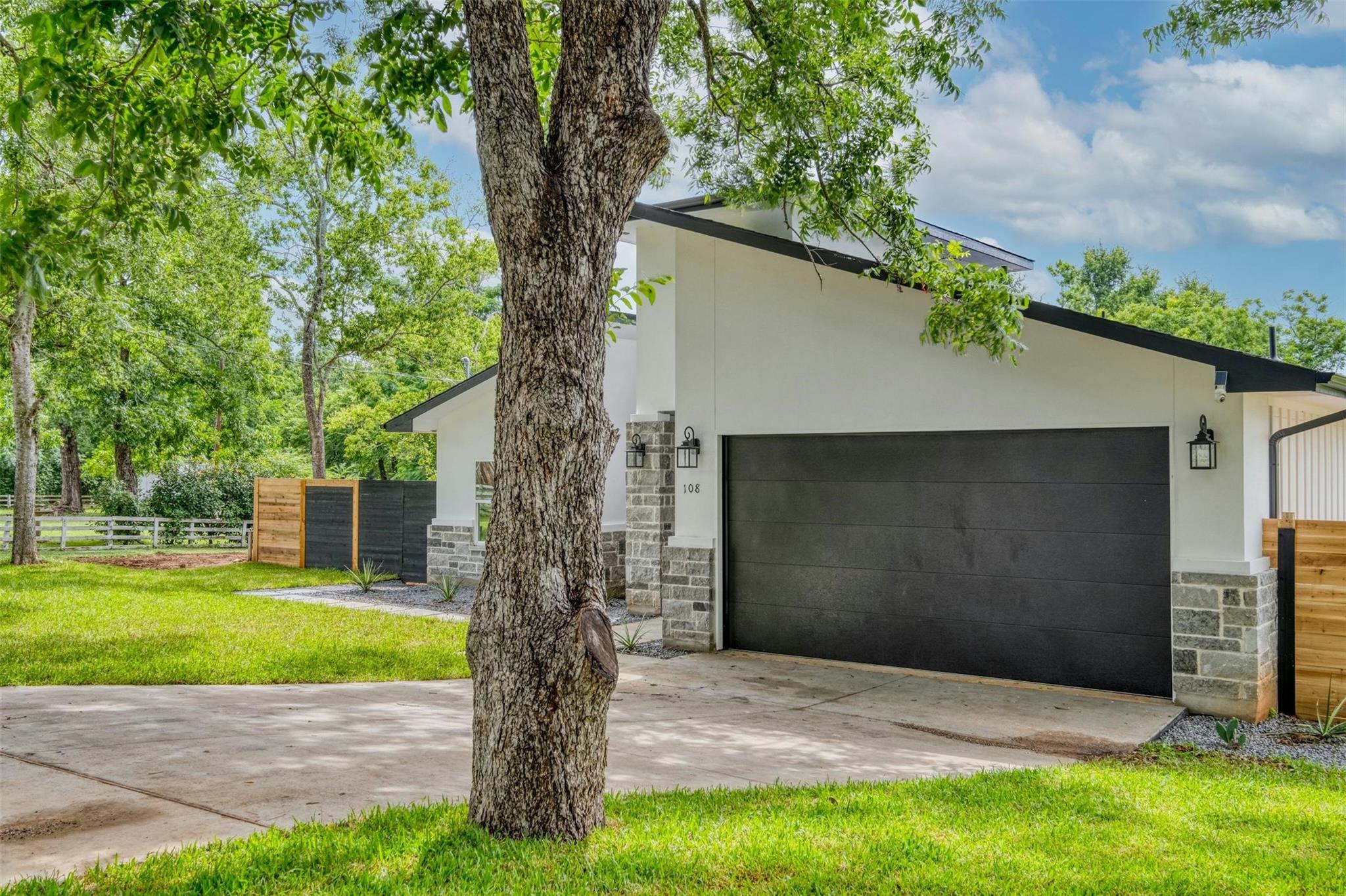 108 Bill St, Elgin, TX 78621