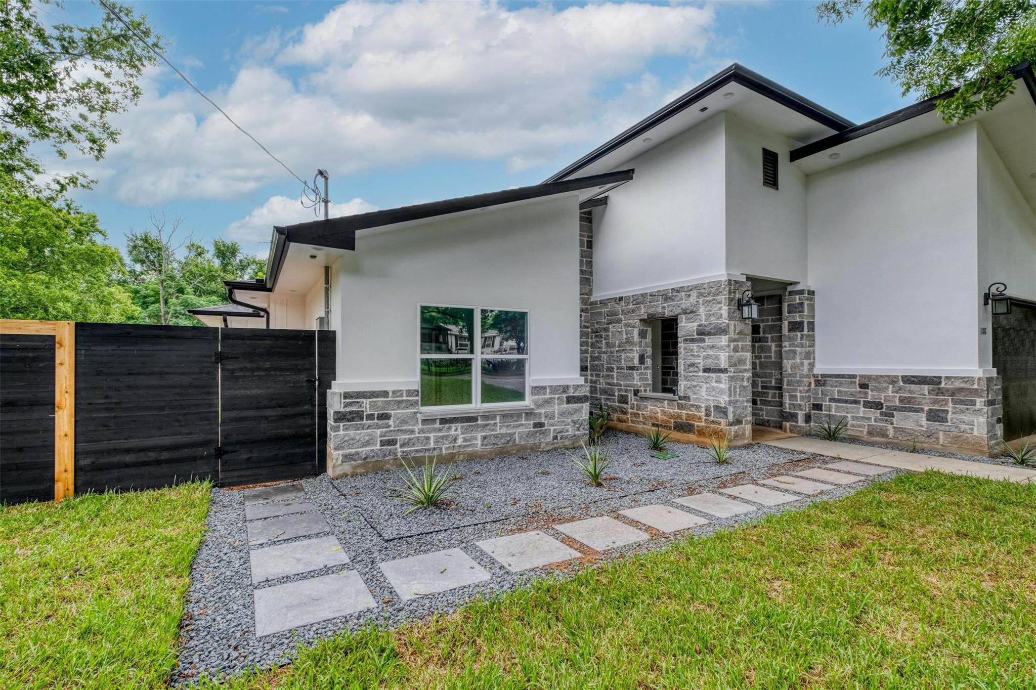 108 Bill St, Elgin, TX 78621