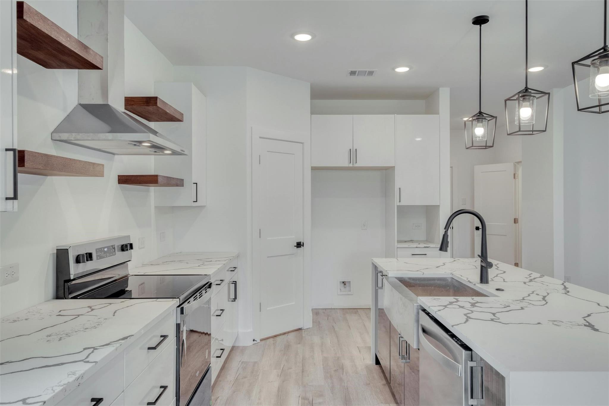 108 Bill St, Elgin, TX 78621