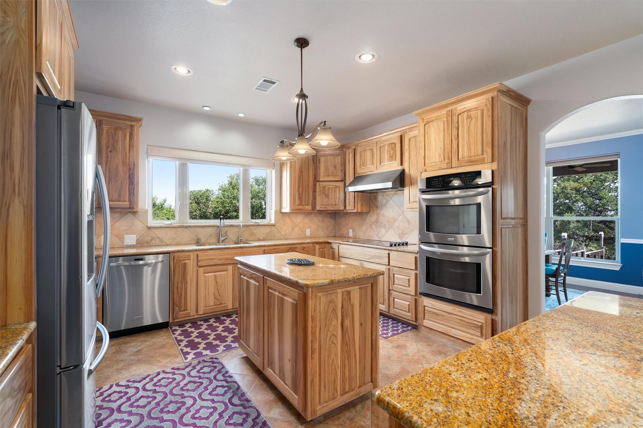 120 Oak Meadow Trl, Spicewood, TX 78669