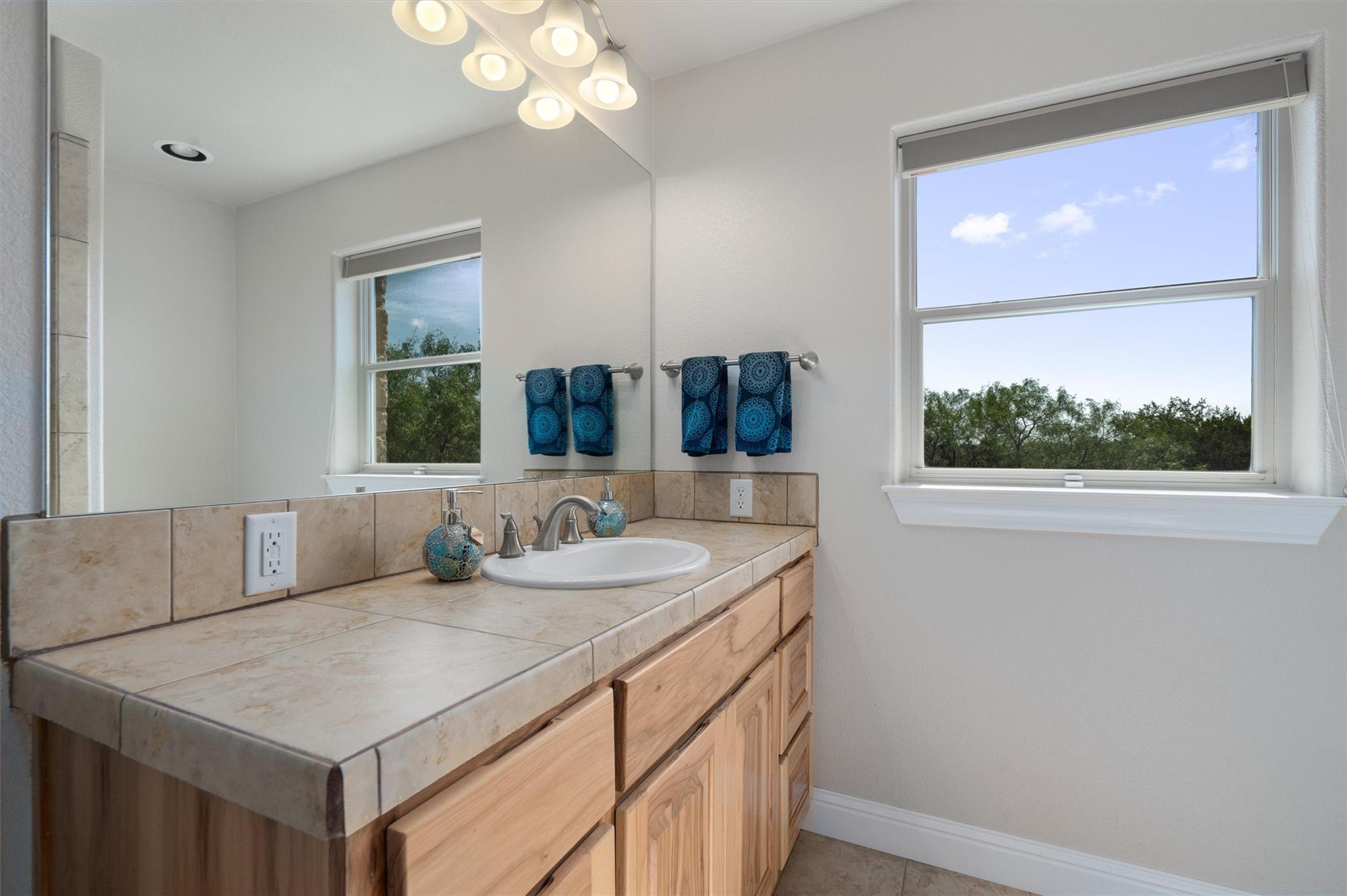 120 Oak Meadow Trl, Spicewood, TX 78669