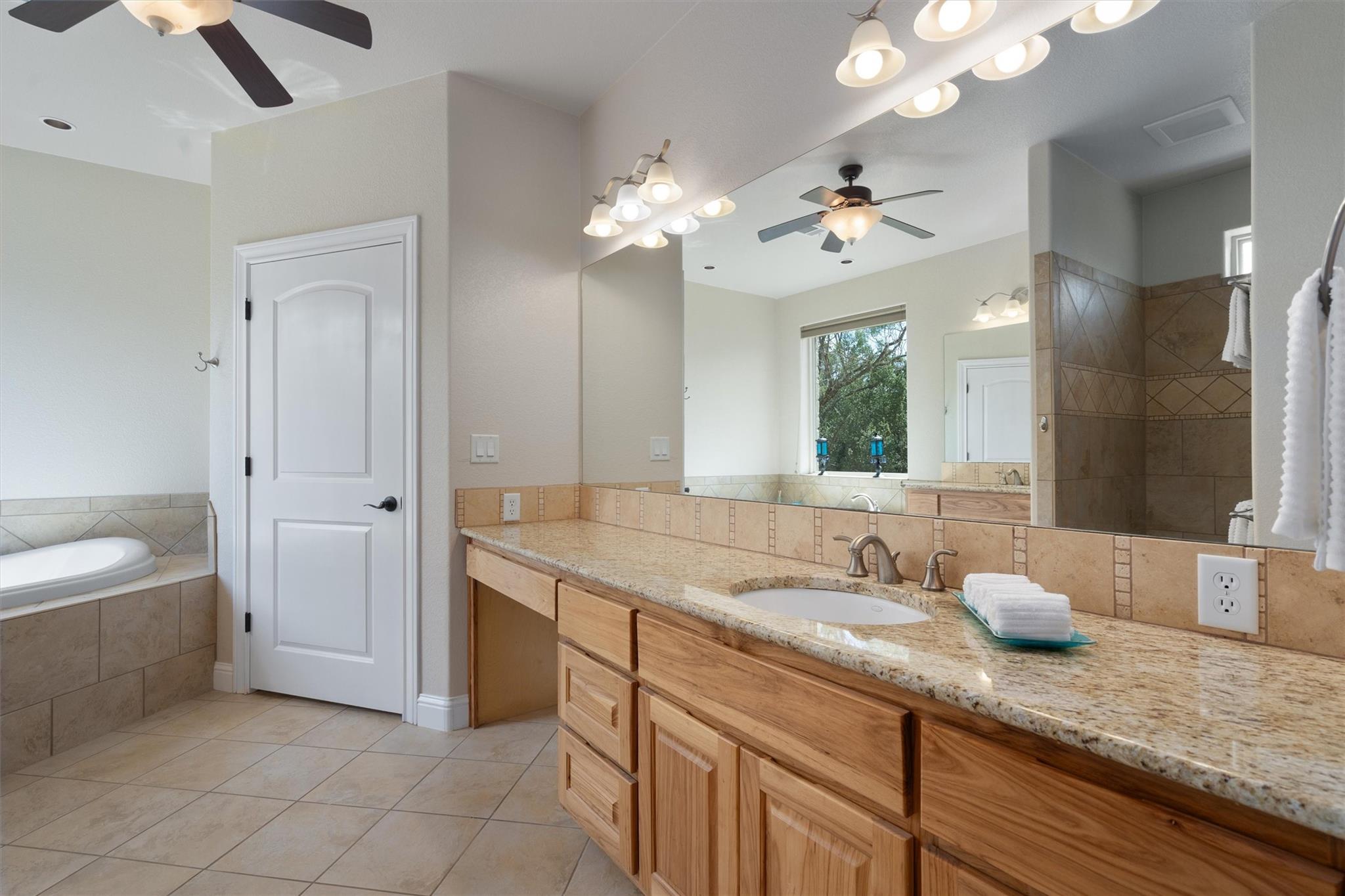 120 Oak Meadow Trl, Spicewood, TX 78669
