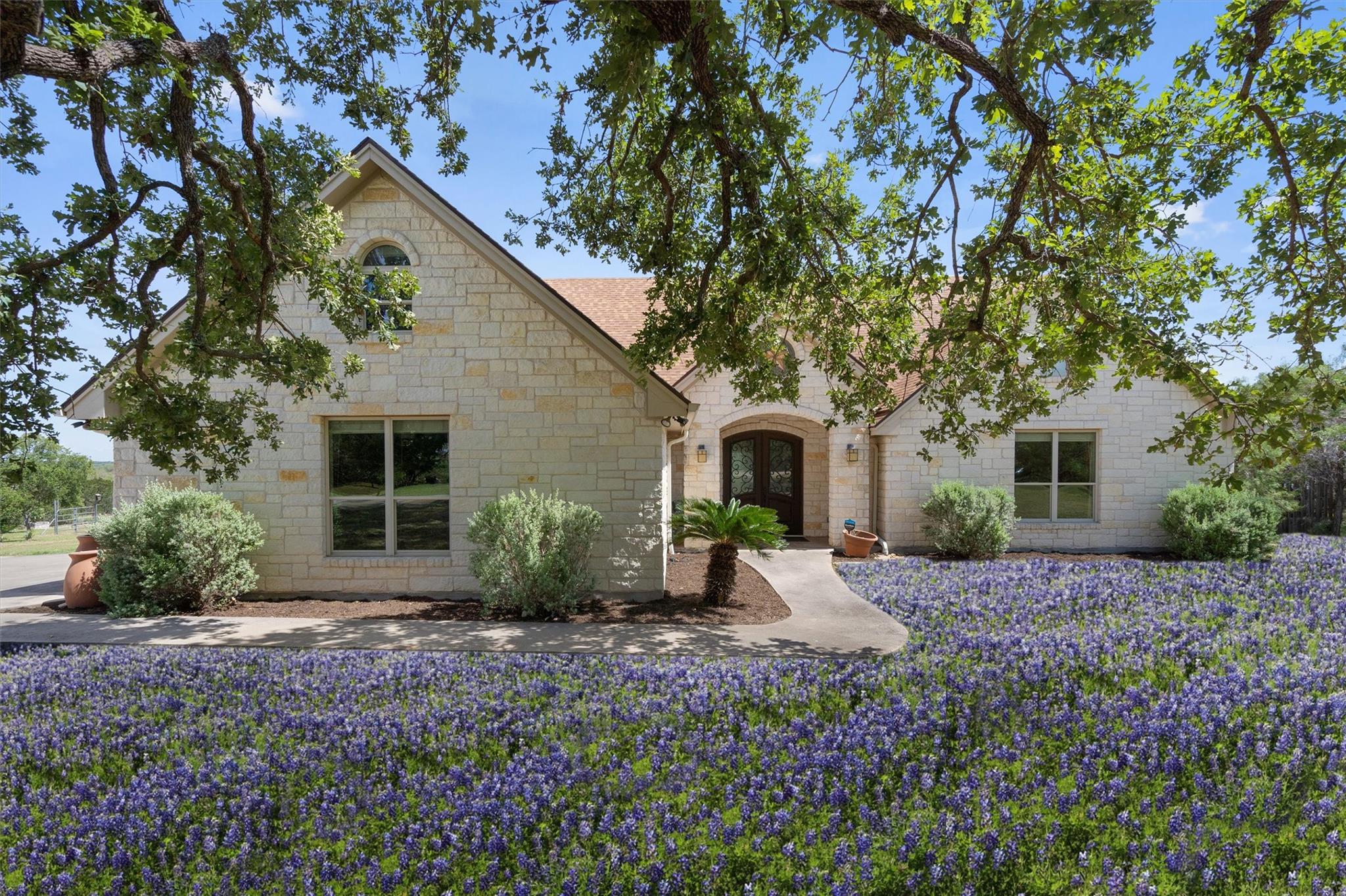 120 Oak Meadow Trl, Spicewood, TX 78669