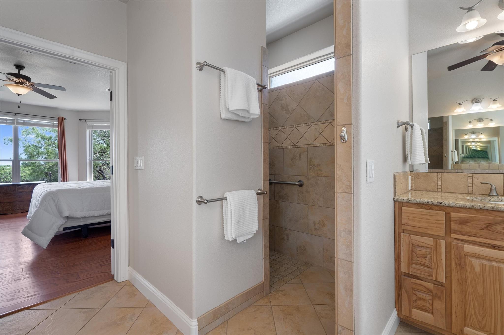 120 Oak Meadow Trl, Spicewood, TX 78669