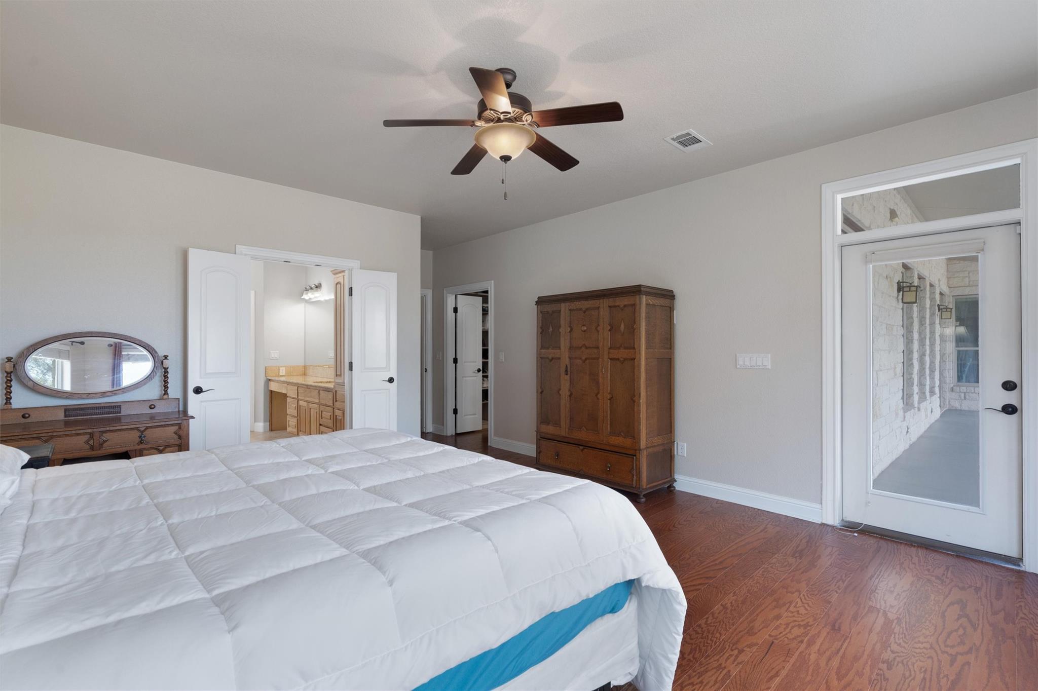 120 Oak Meadow Trl, Spicewood, TX 78669