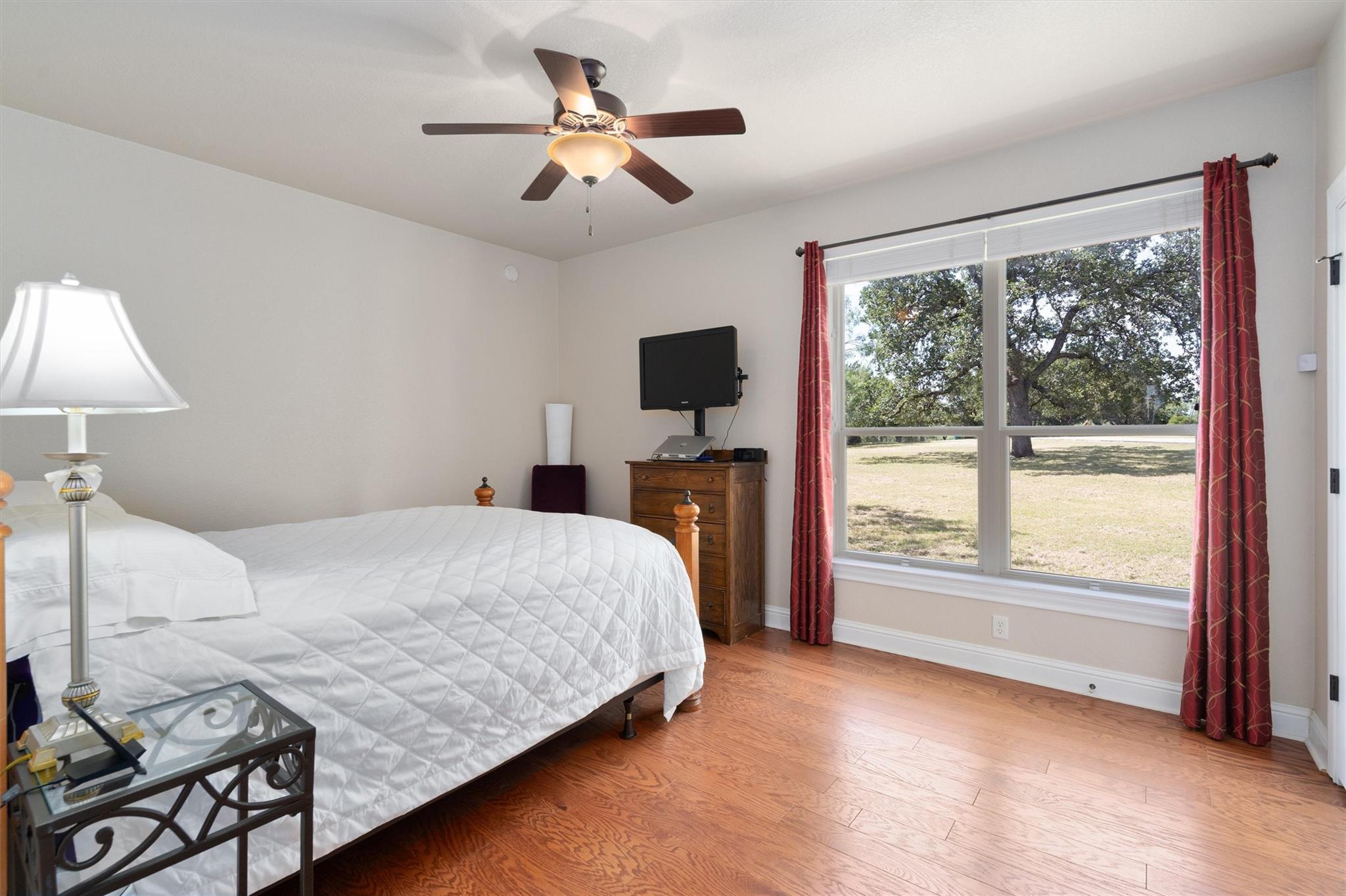 120 Oak Meadow Trl, Spicewood, TX 78669