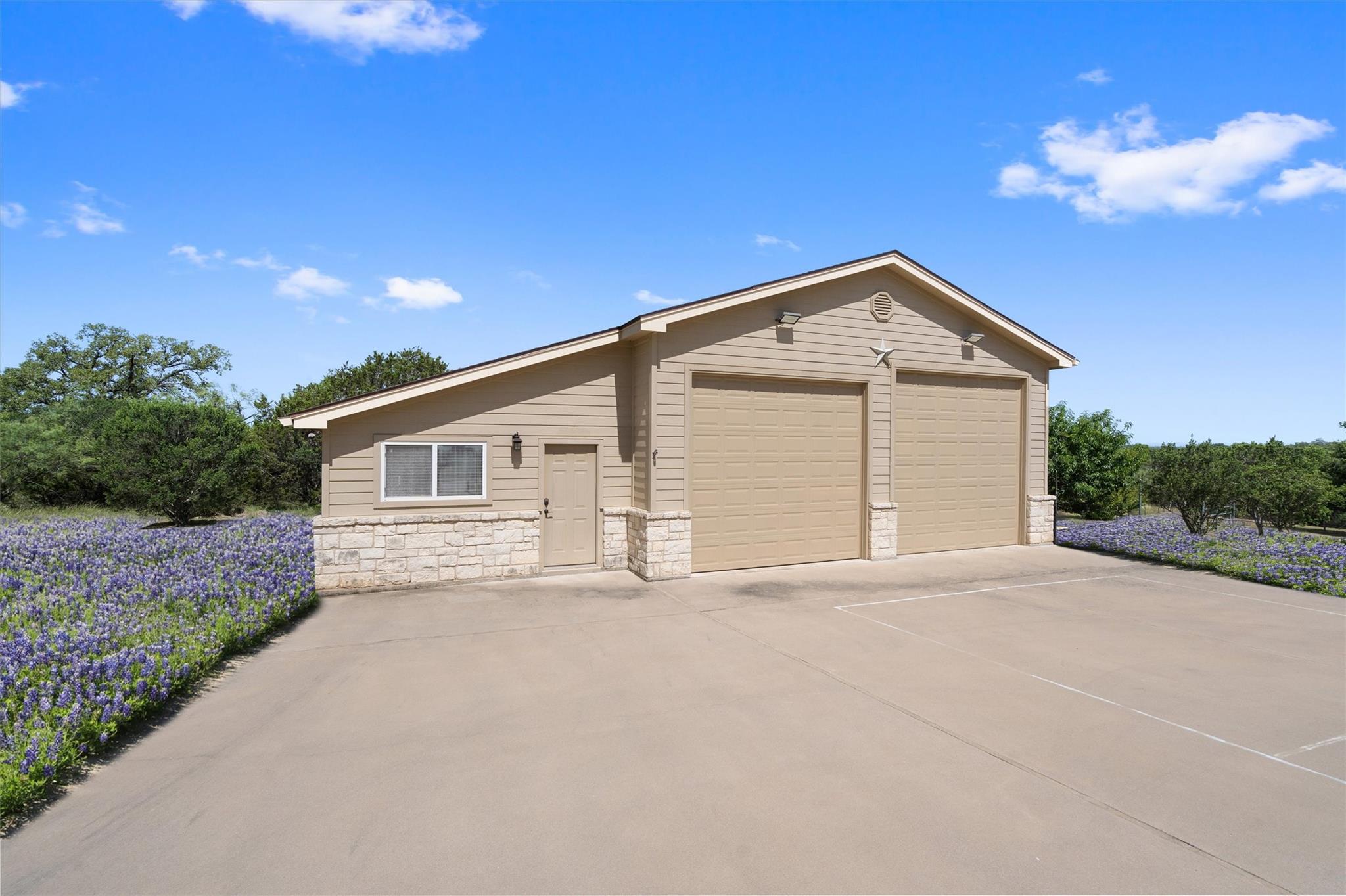 120 Oak Meadow Trl, Spicewood, TX 78669