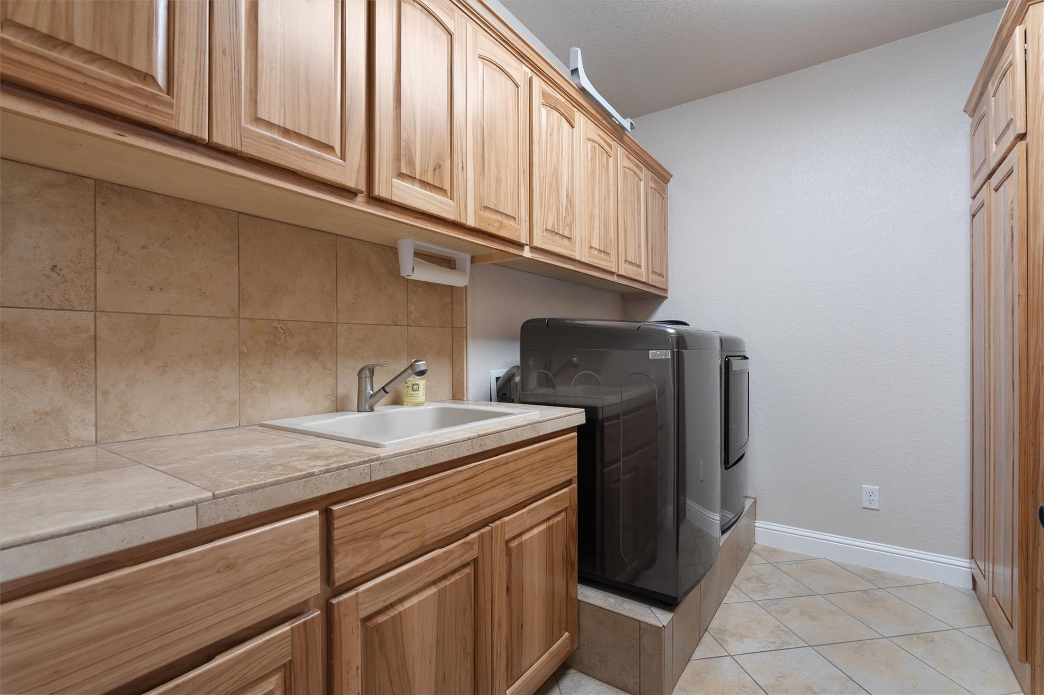 120 Oak Meadow Trl, Spicewood, TX 78669