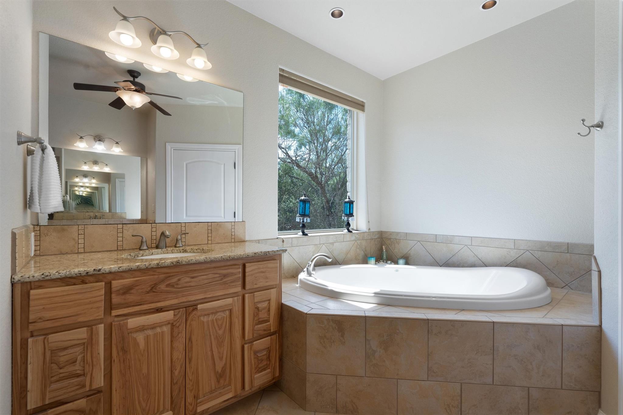 120 Oak Meadow Trl, Spicewood, TX 78669