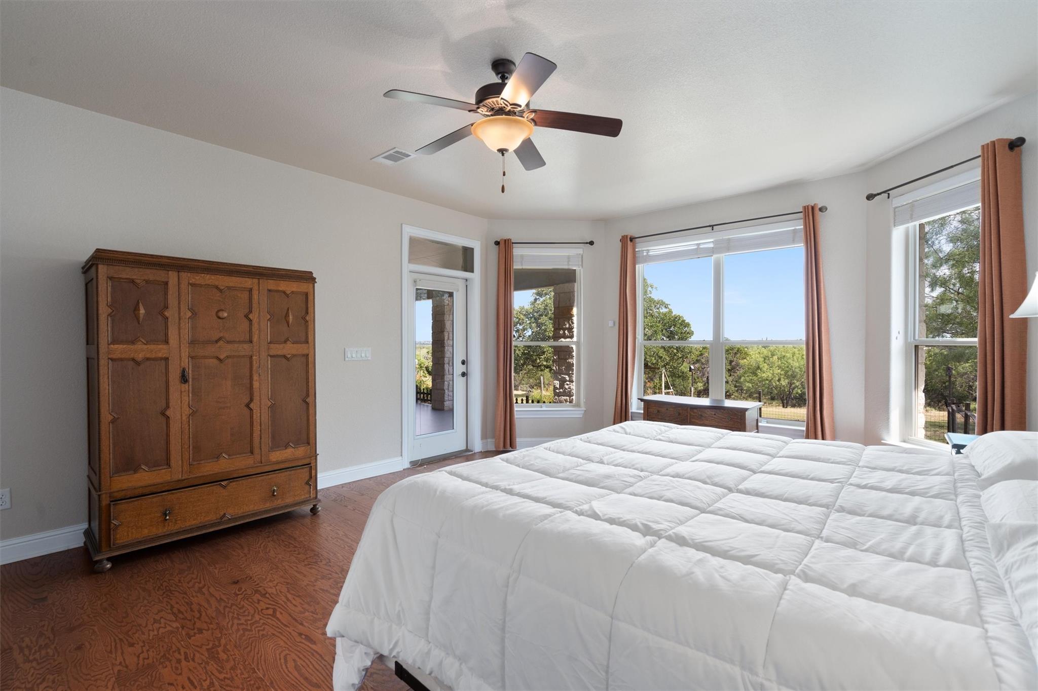 120 Oak Meadow Trl, Spicewood, TX 78669