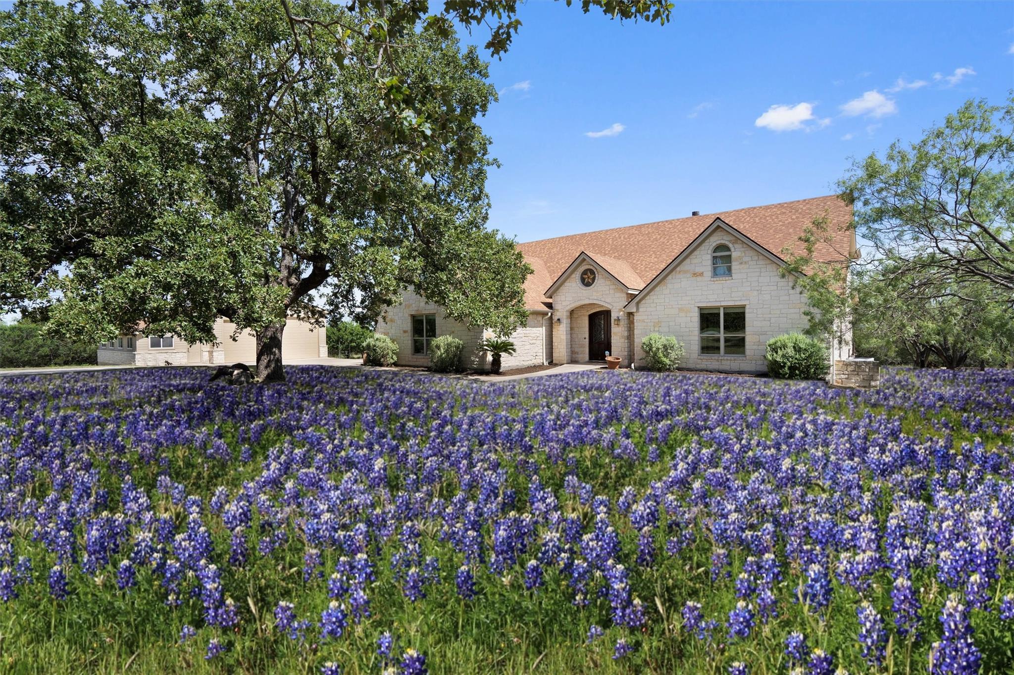 120 Oak Meadow Trl, Spicewood, TX 78669