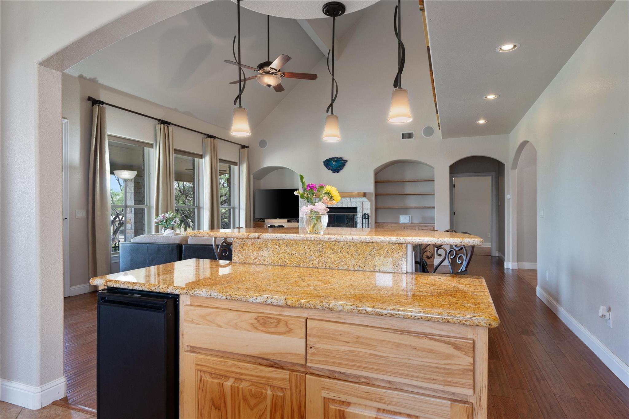 120 Oak Meadow Trl, Spicewood, TX 78669