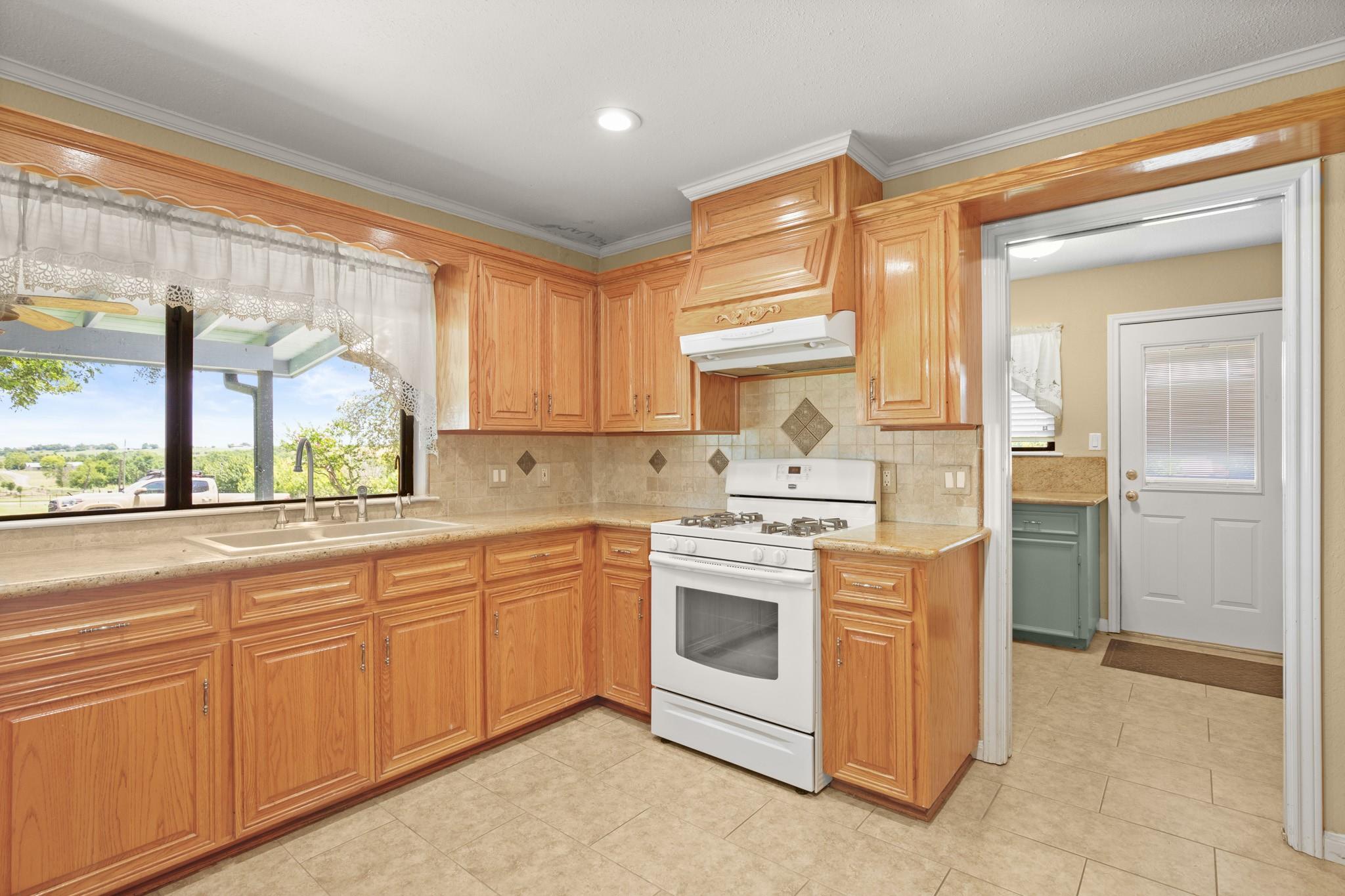 8712 Cele Rd # 1, Manor, TX 78653