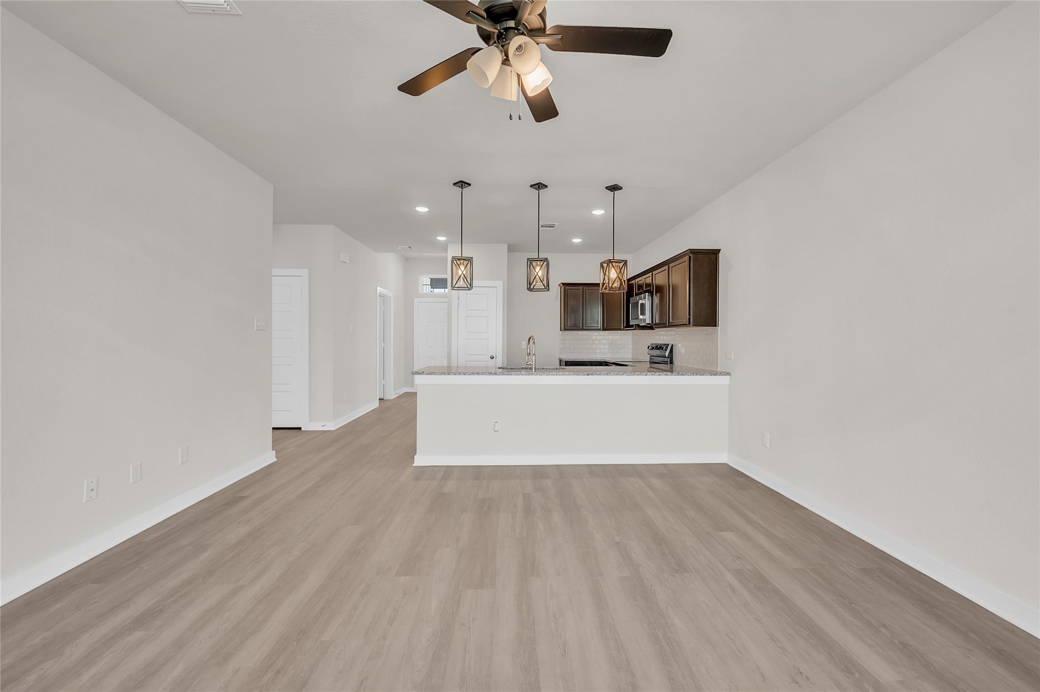 121 Walk Way, Jarrell, TX 76537