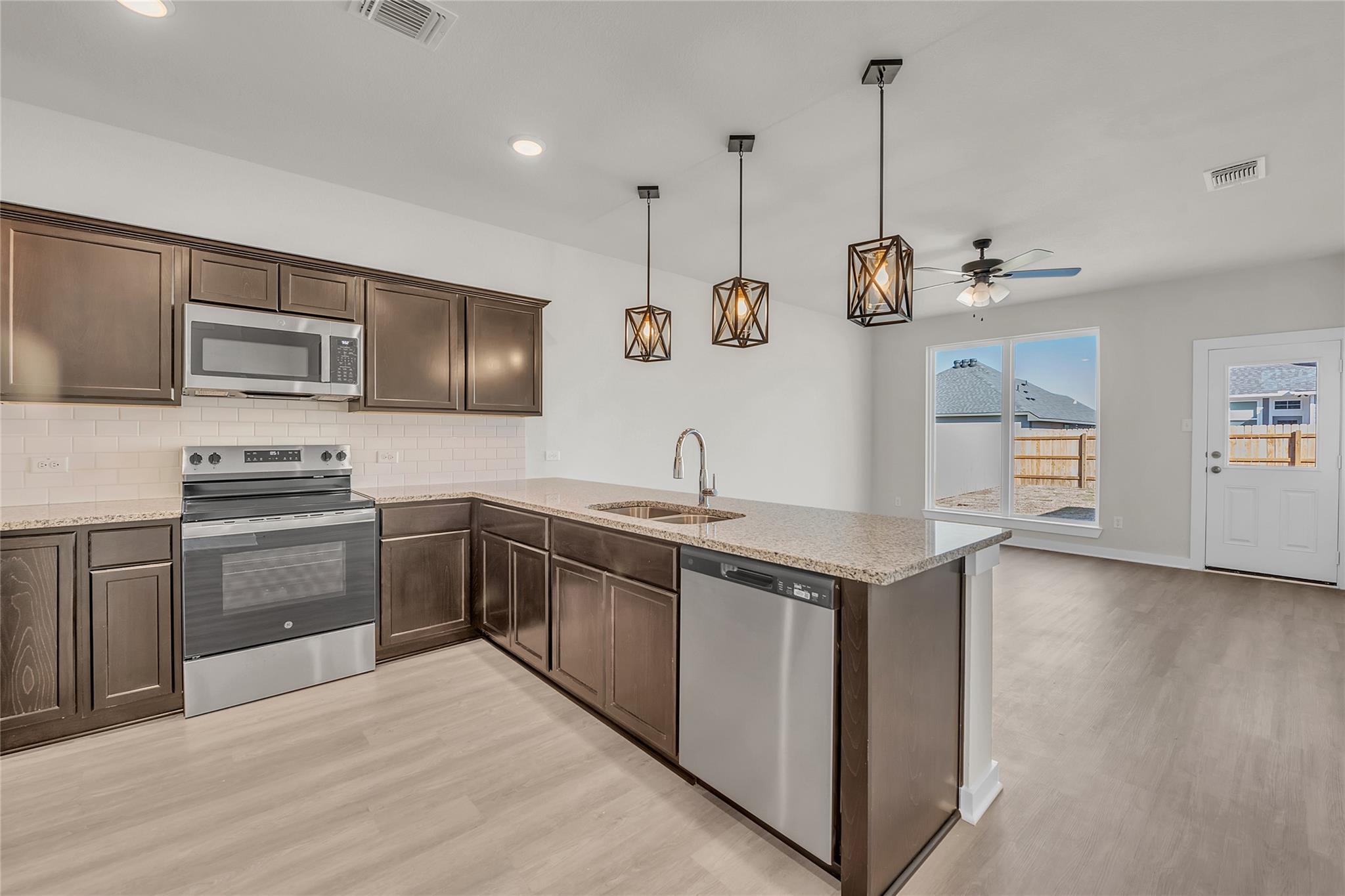 121 Walk Way, Jarrell, TX 76537