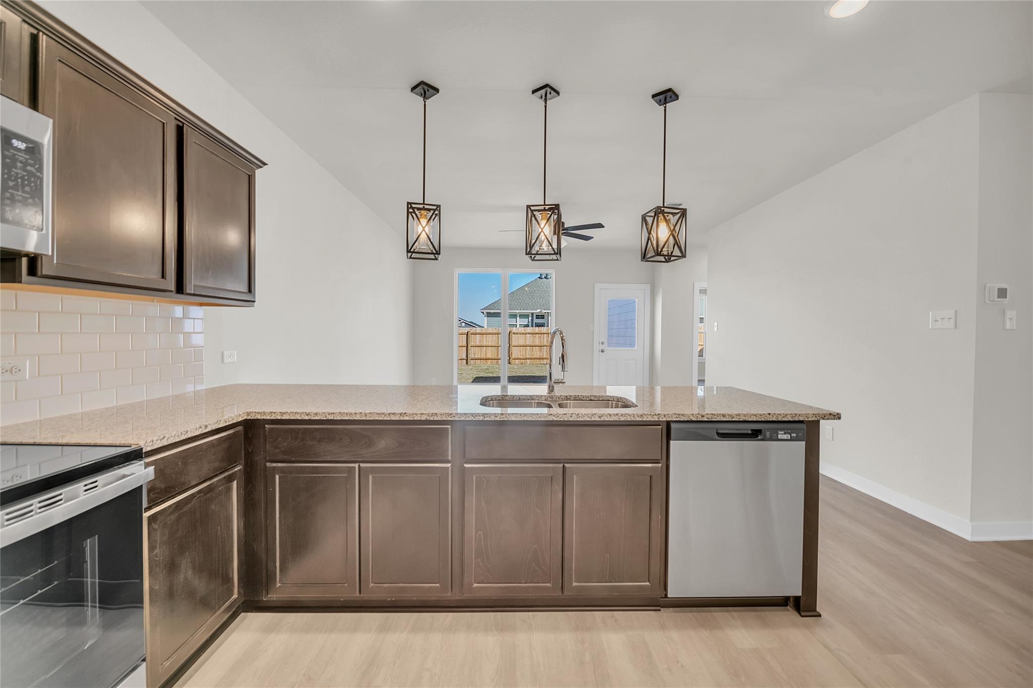 121 Walk Way, Jarrell, TX 76537