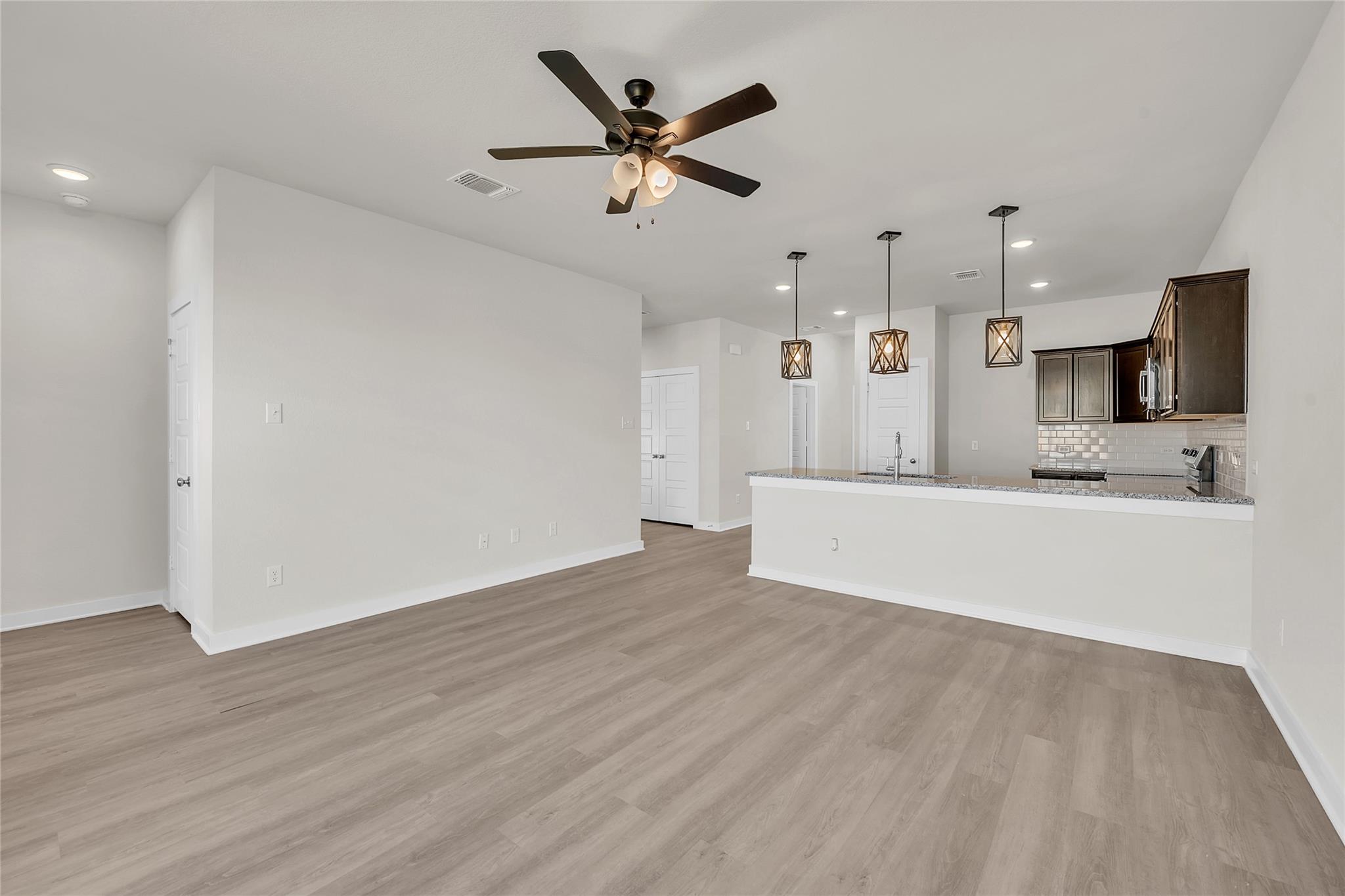 121 Walk Way, Jarrell, TX 76537