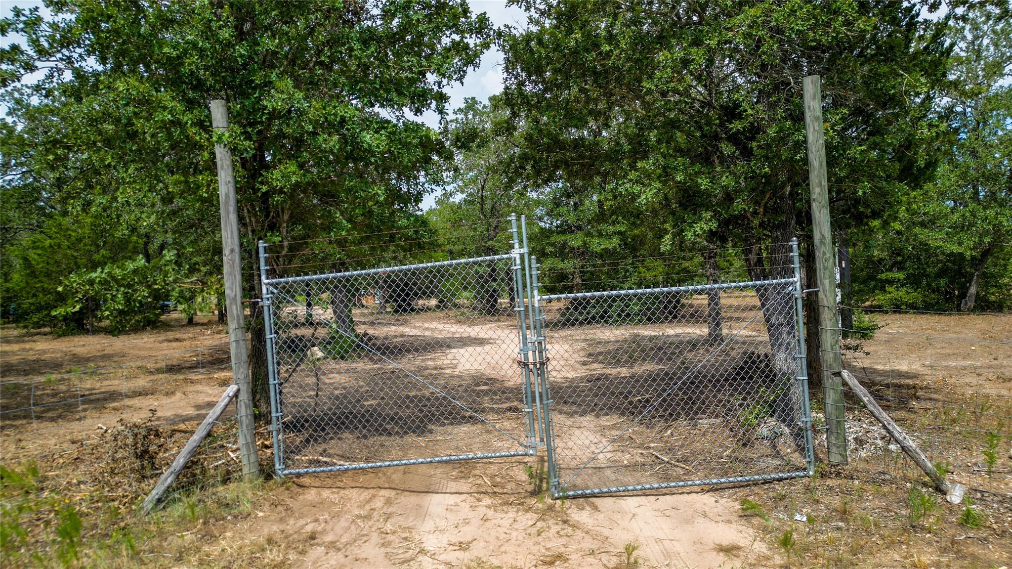 499 Bridgestone Ct, Lockhart, TX 78644