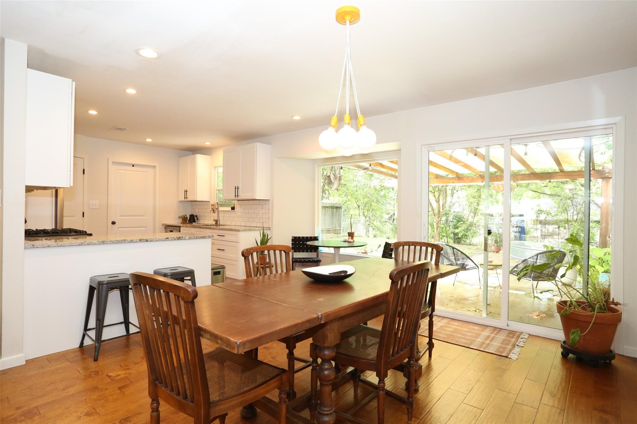 910 Emerald Wood Dr, Austin, TX 78745