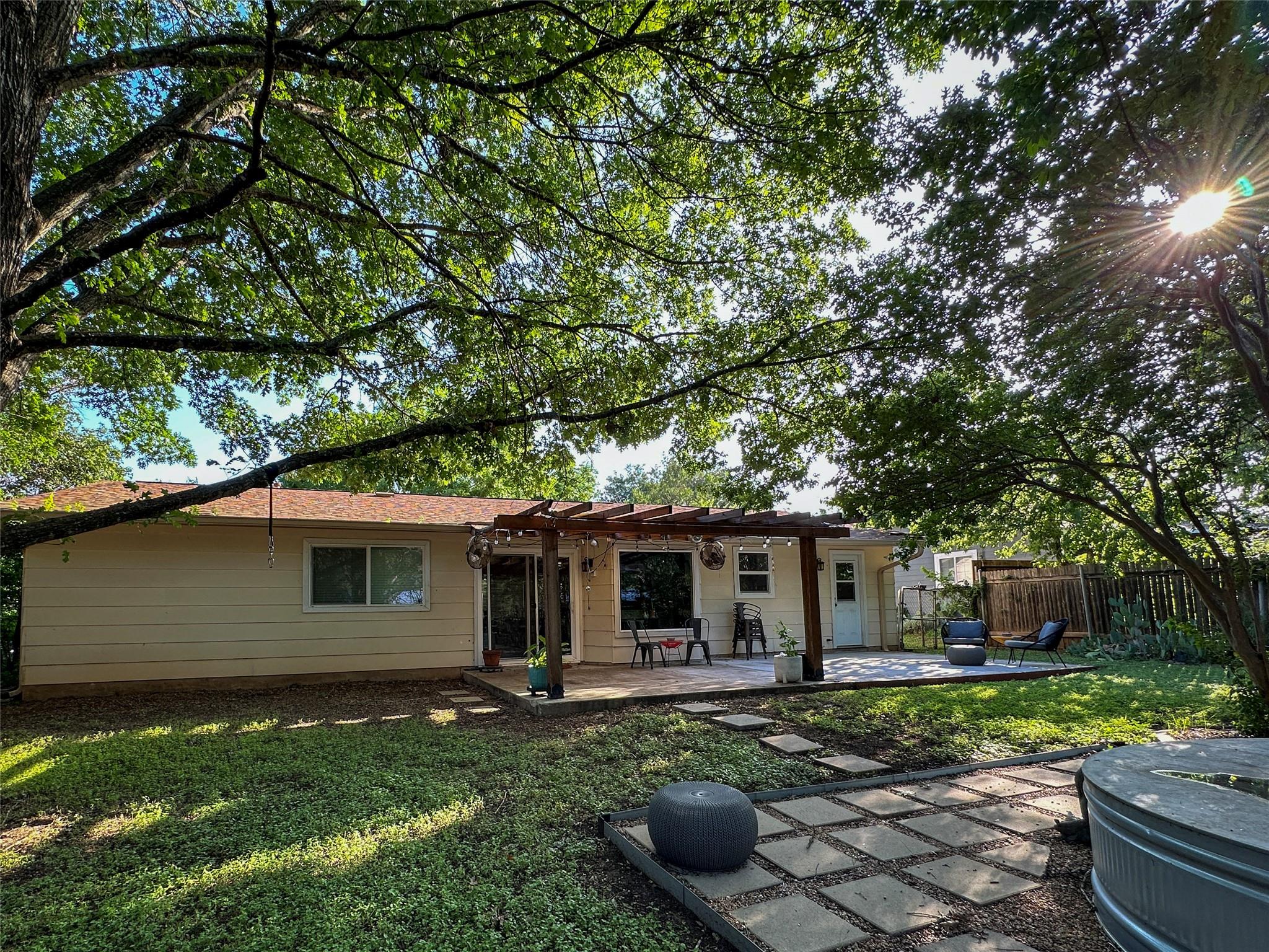 910 Emerald Wood Dr, Austin, TX 78745