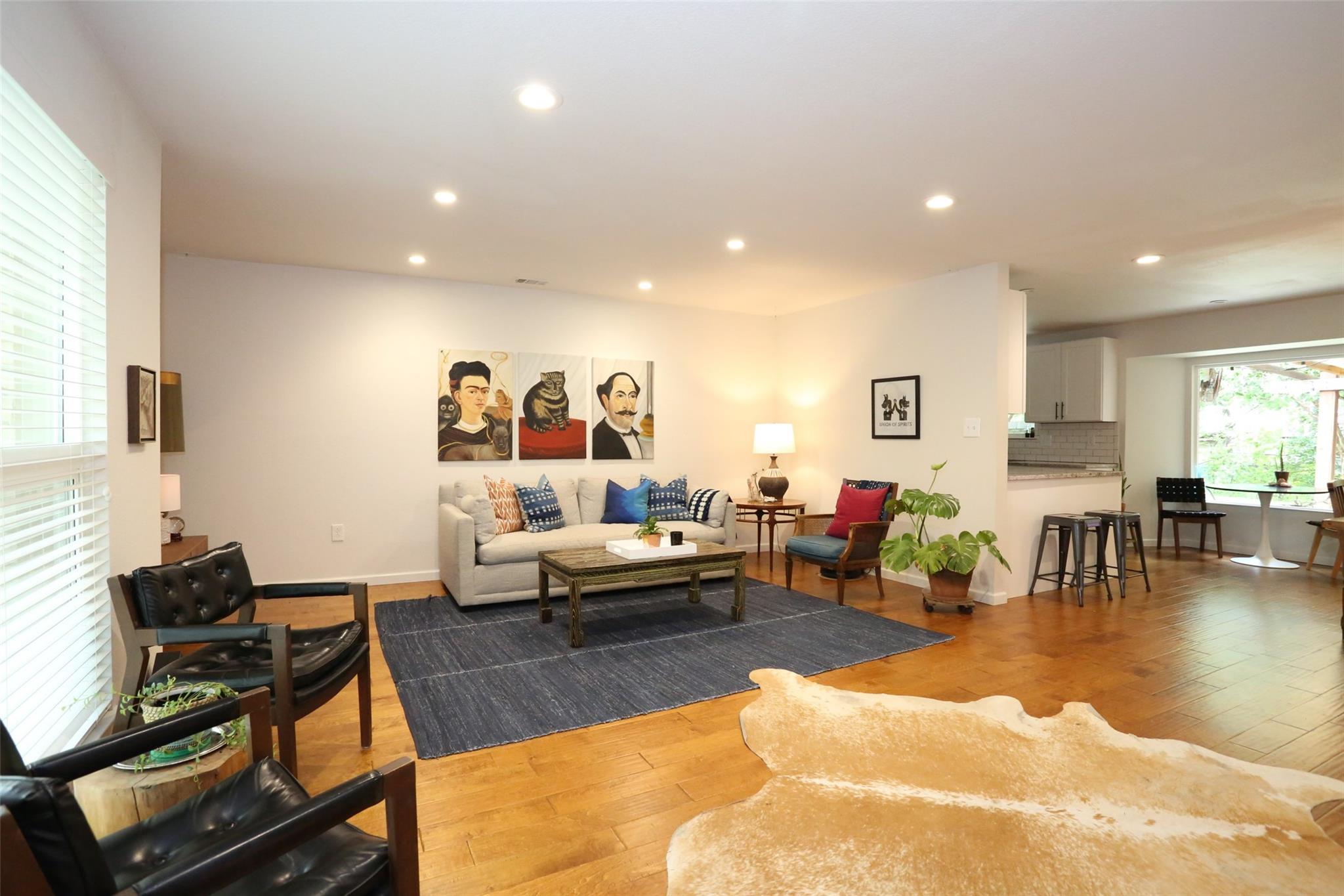 910 Emerald Wood Dr, Austin, TX 78745