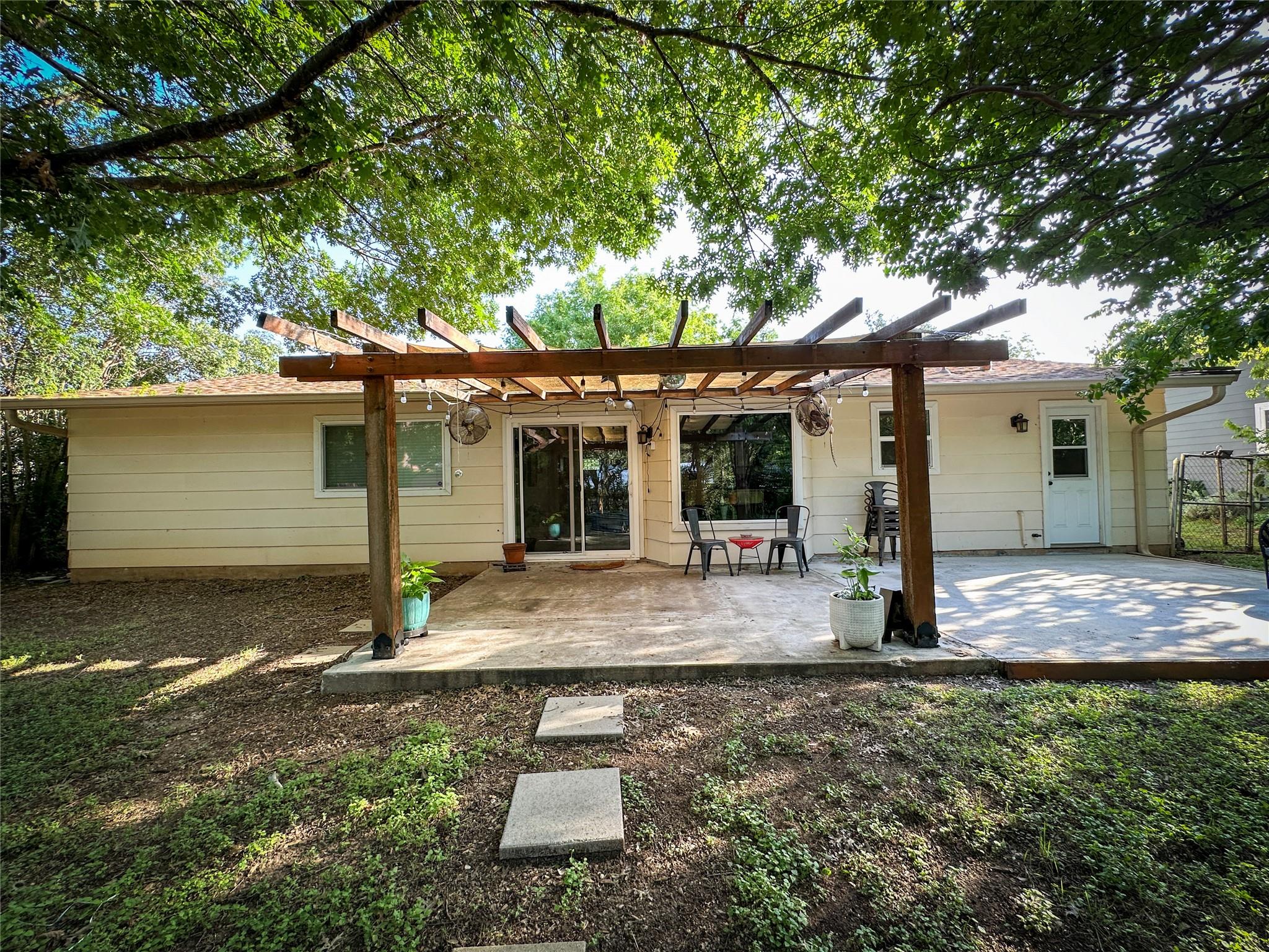 910 Emerald Wood Dr, Austin, TX 78745