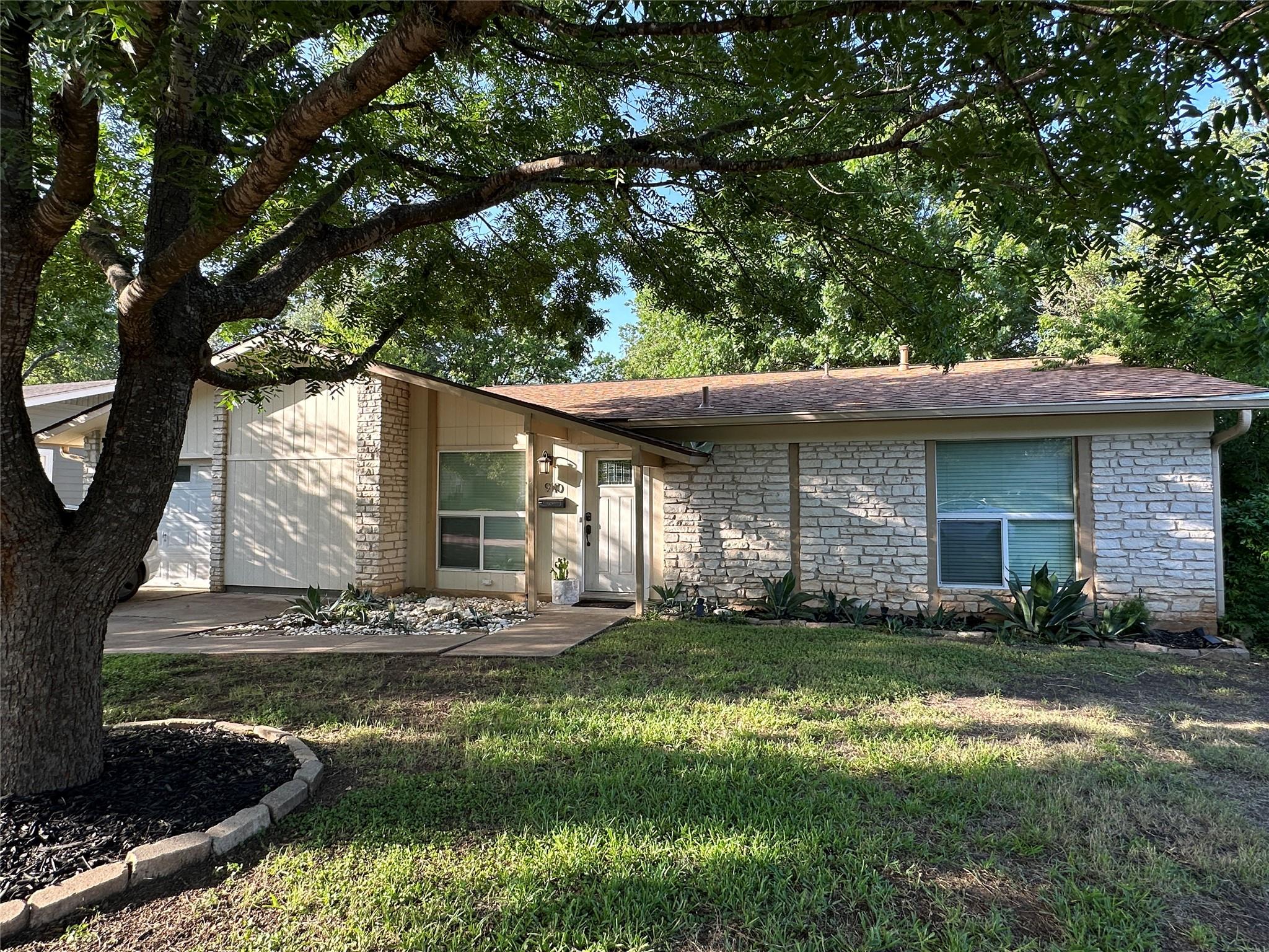 910 Emerald Wood Dr, Austin, TX 78745
