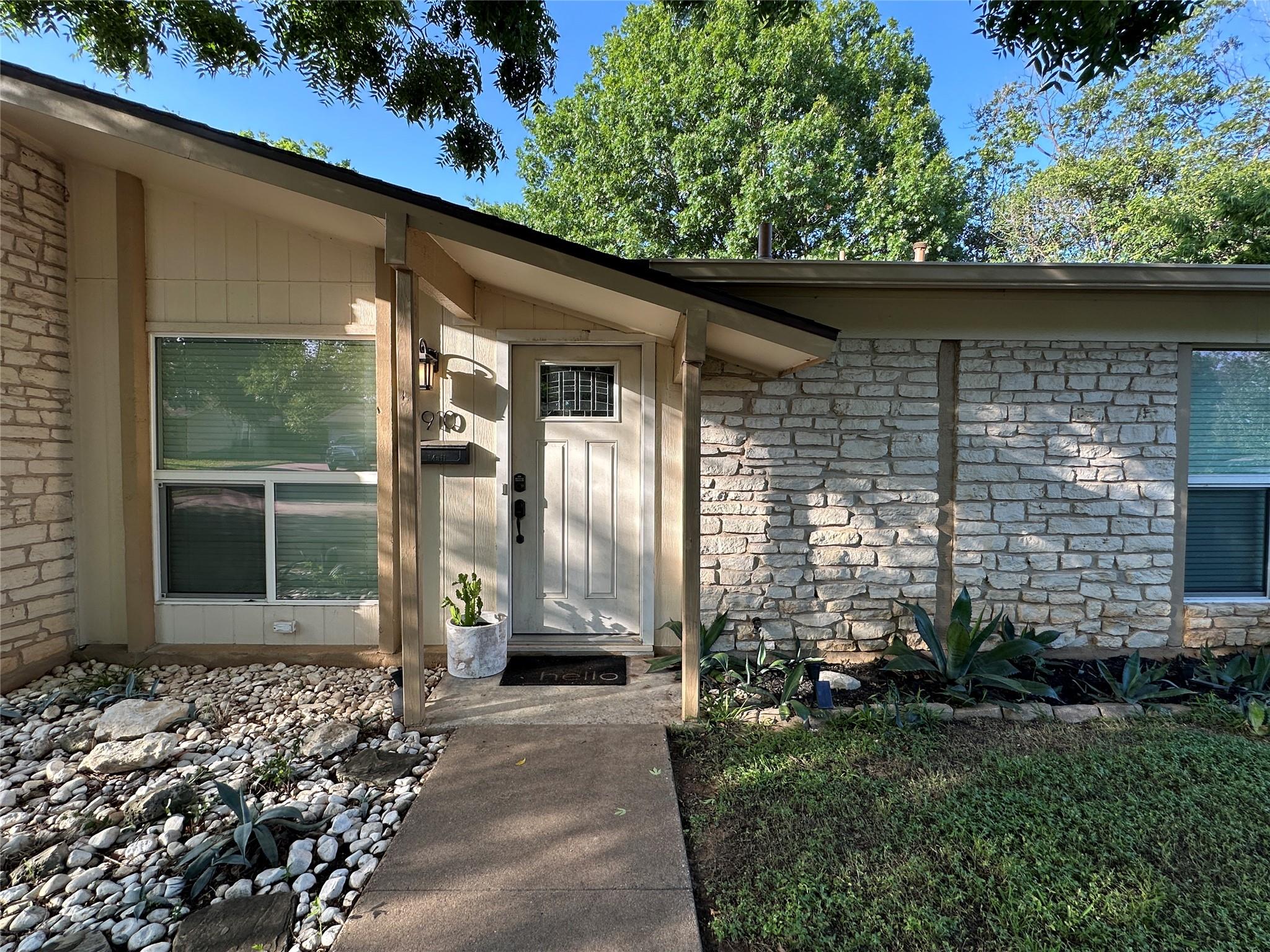910 Emerald Wood Dr, Austin, TX 78745