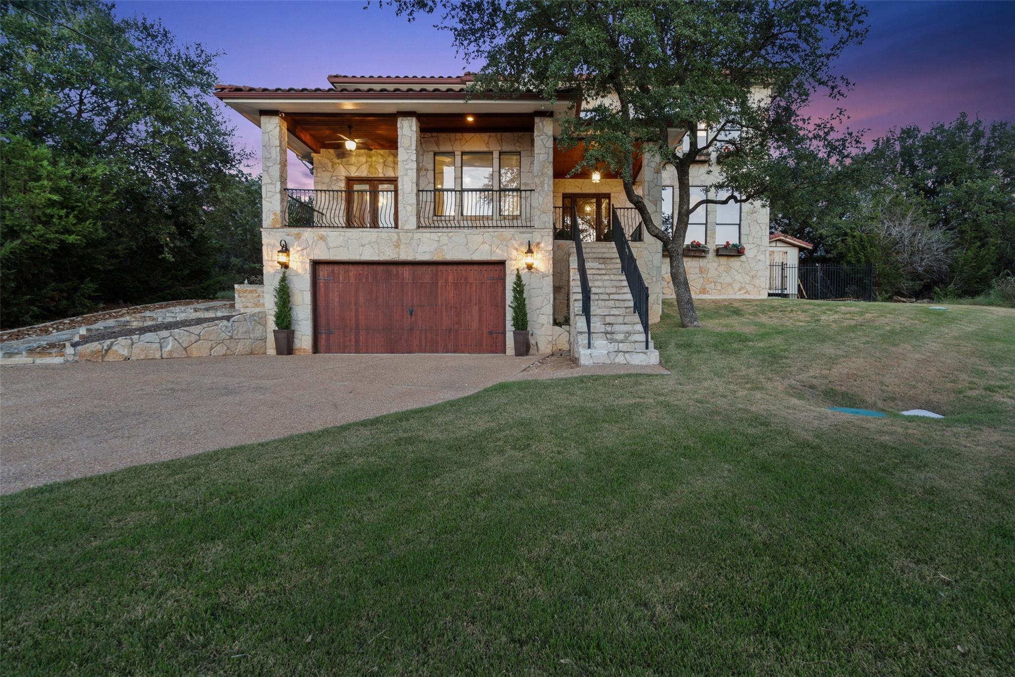 201 Cowal Dr N, Spicewood, TX 78669