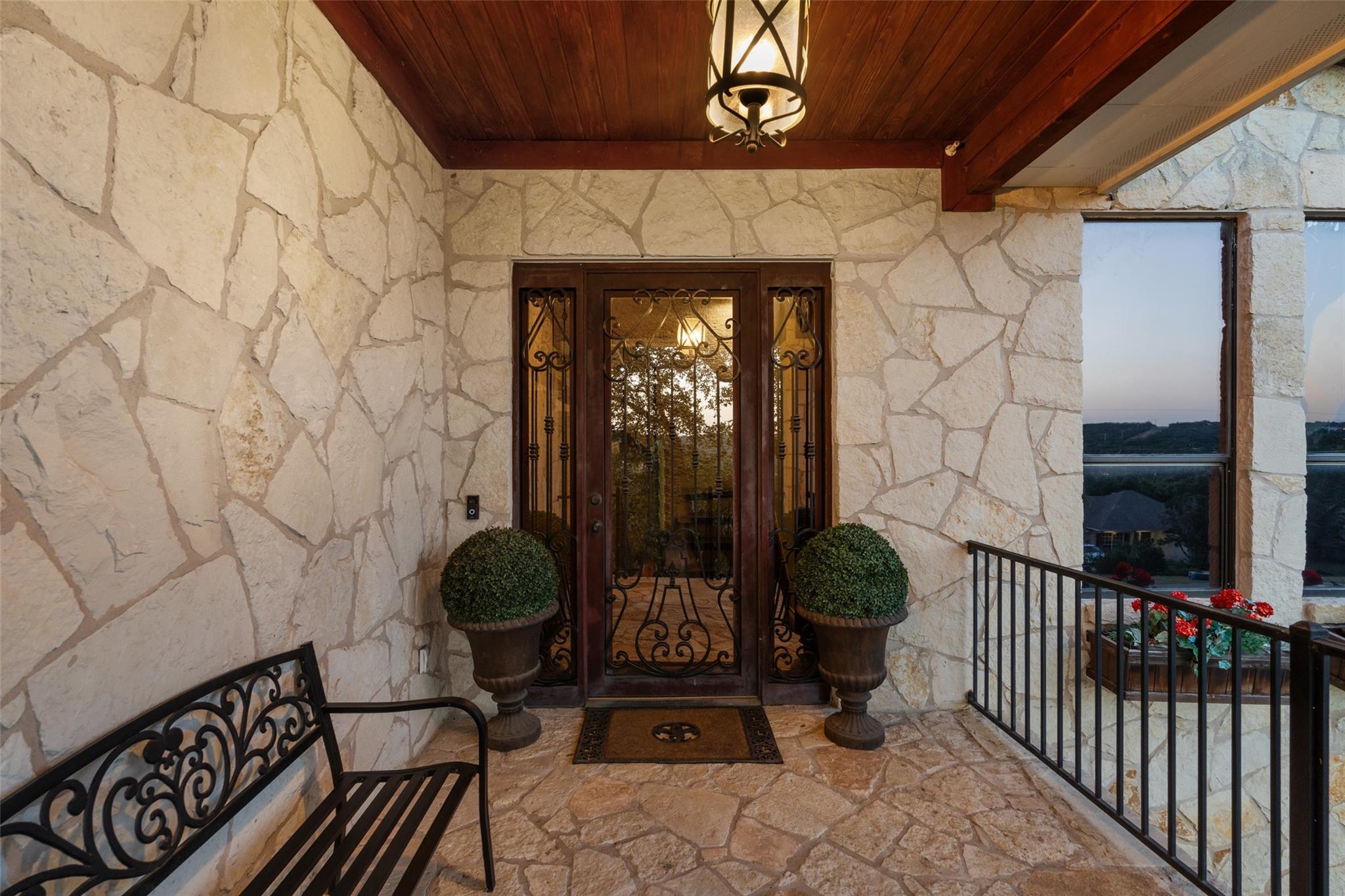 201 Cowal Dr N, Spicewood, TX 78669