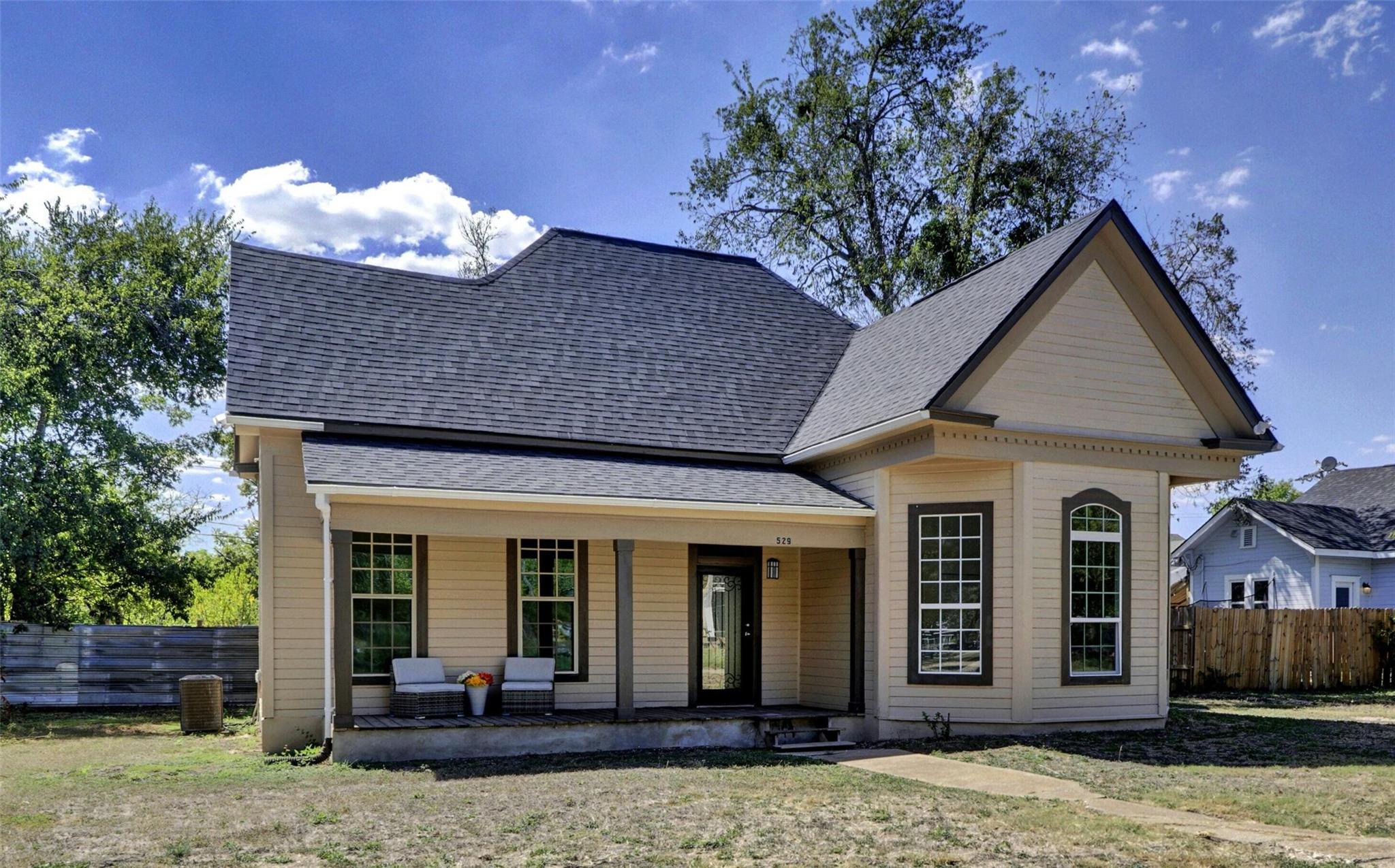 529 W Clark St, Bartlett, TX 76511