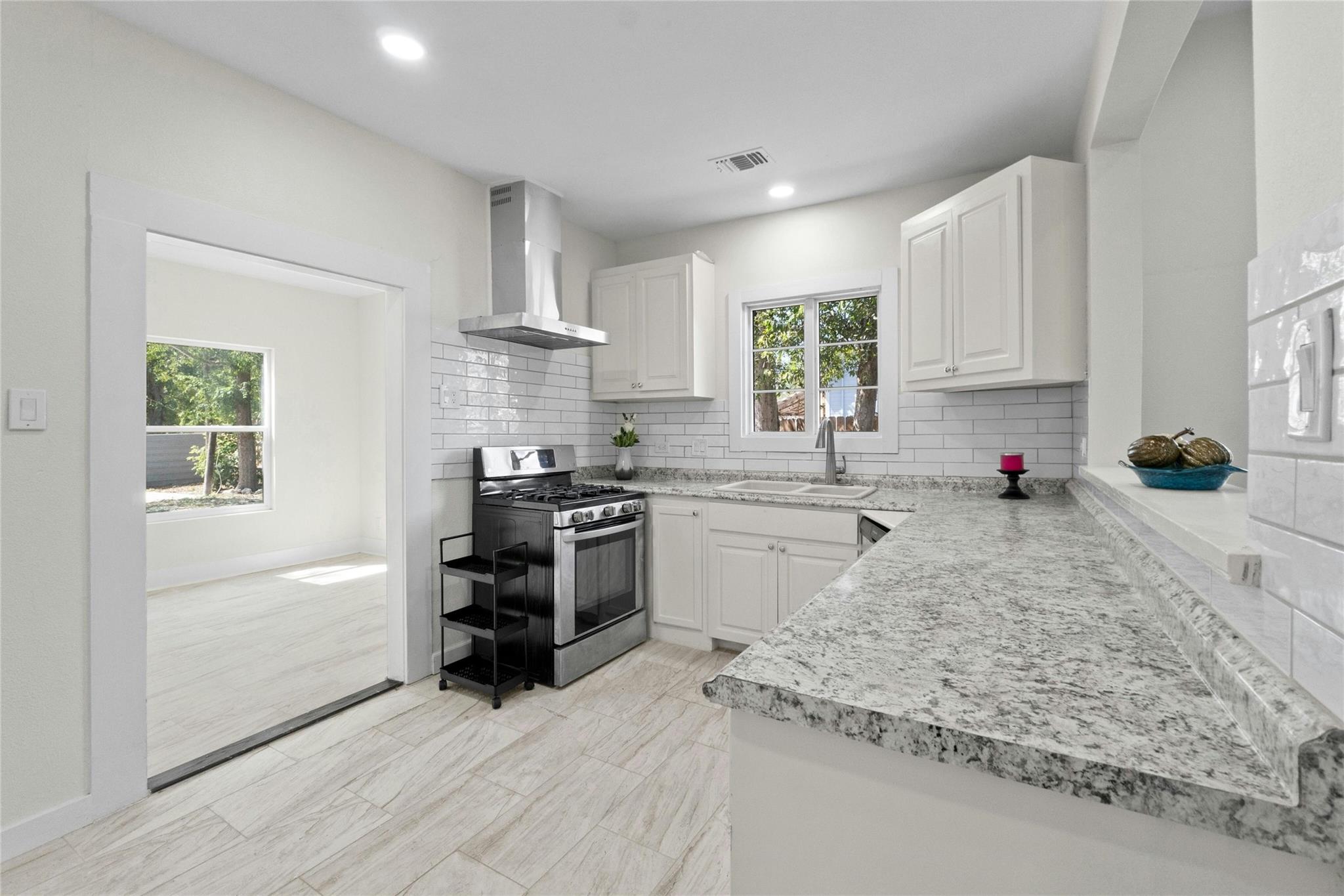 529 W Clark St, Bartlett, TX 76511