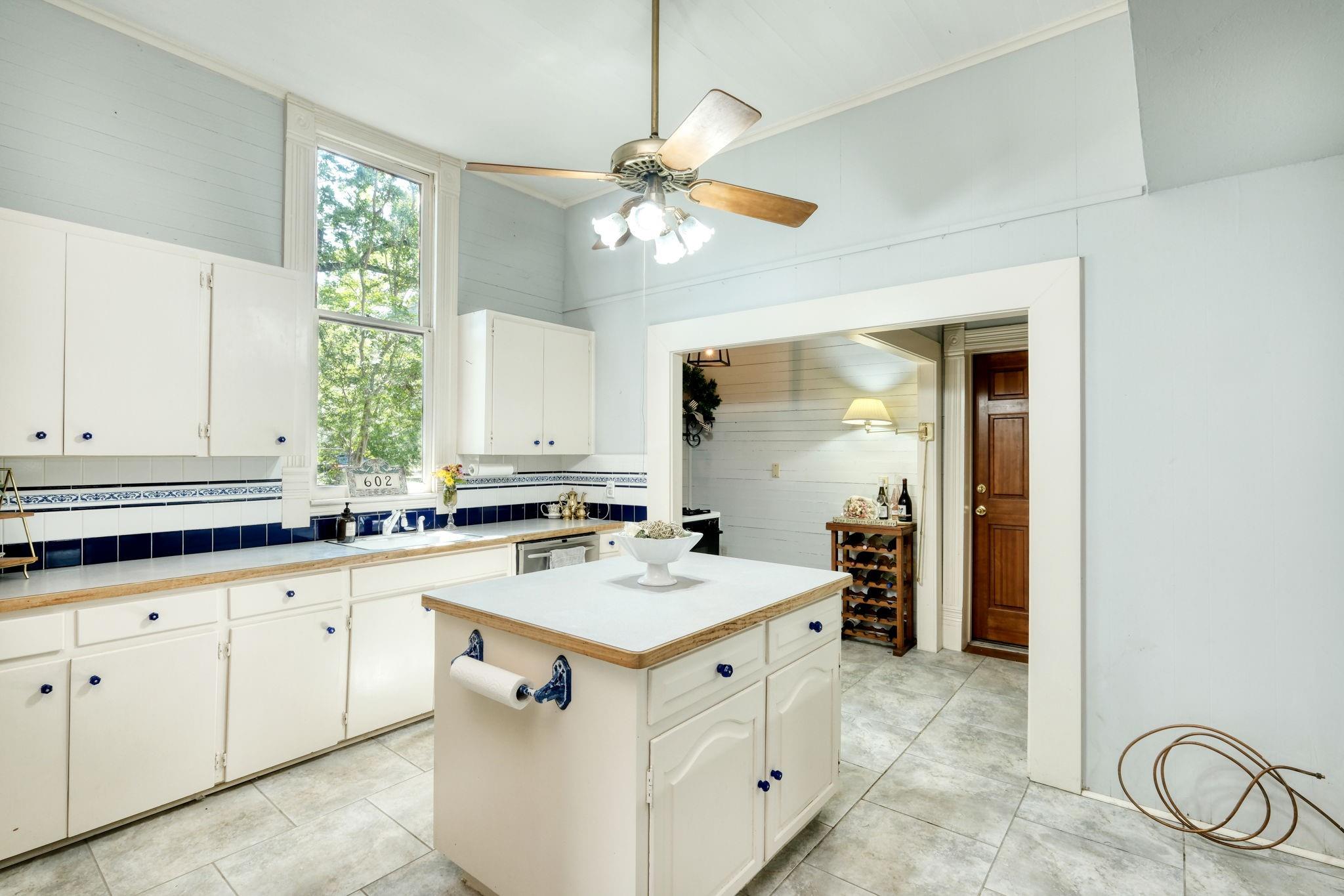 602 E Liberty Ave, Round Rock, TX 78664