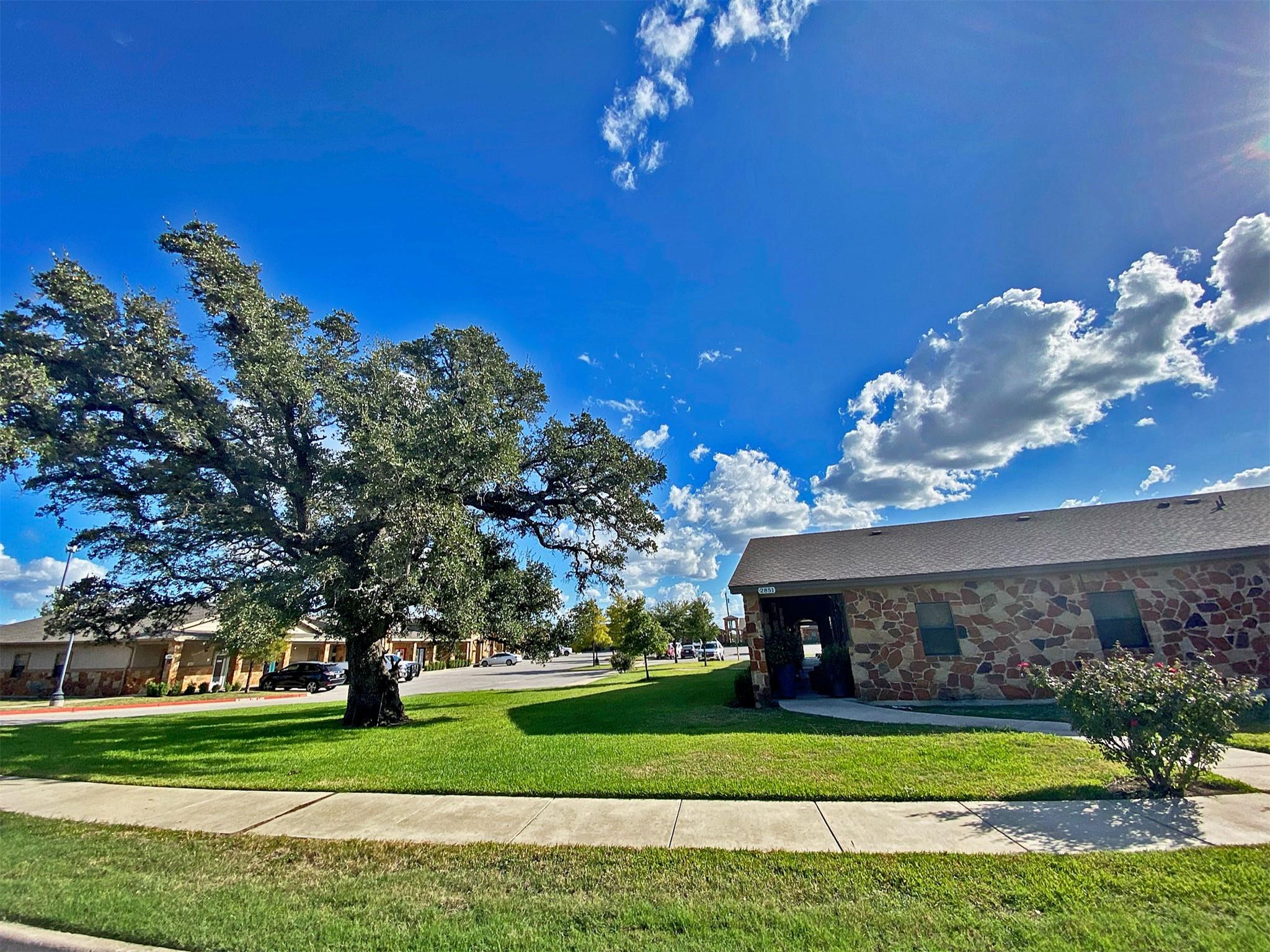 2851 Joe DiMaggio Blvd # 12, Round Rock, TX 78665