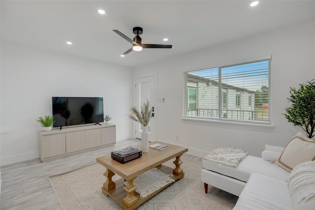 1200 E 52nd St # 207, Austin, TX 78723