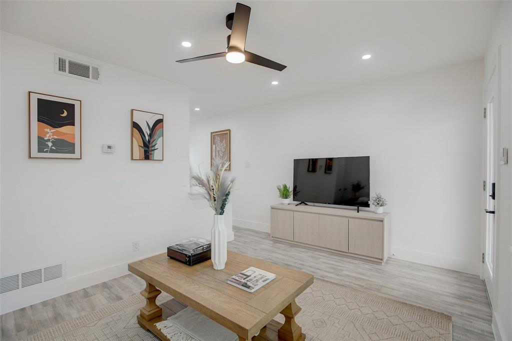 1200 E 52nd St # 207, Austin, TX 78723