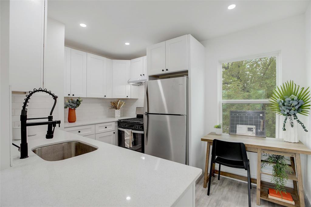 1200 E 52nd St # 207, Austin, TX 78723