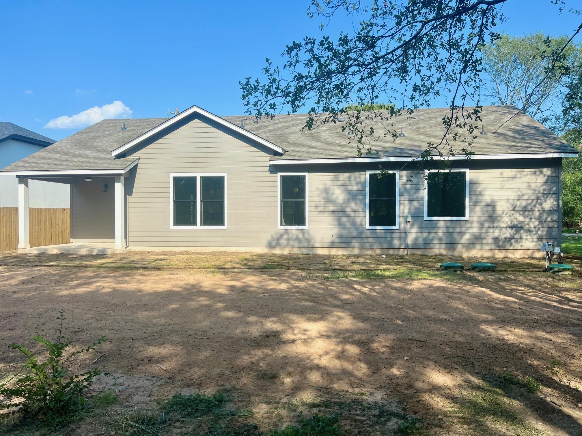 206 Waikakaaua Dr, Bastrop, TX 78602