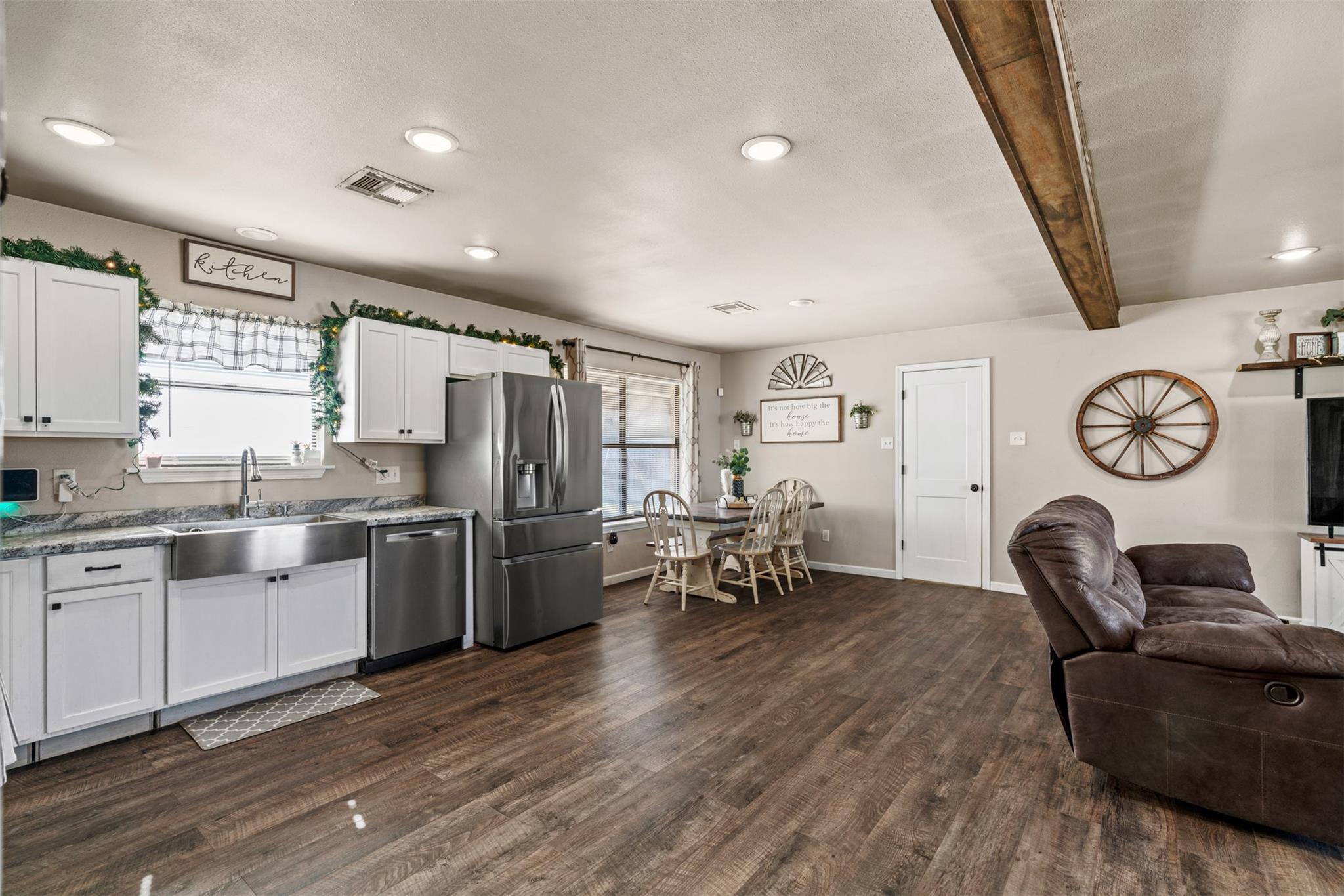 1611 Brazos Ave, Rockdale, TX 76567