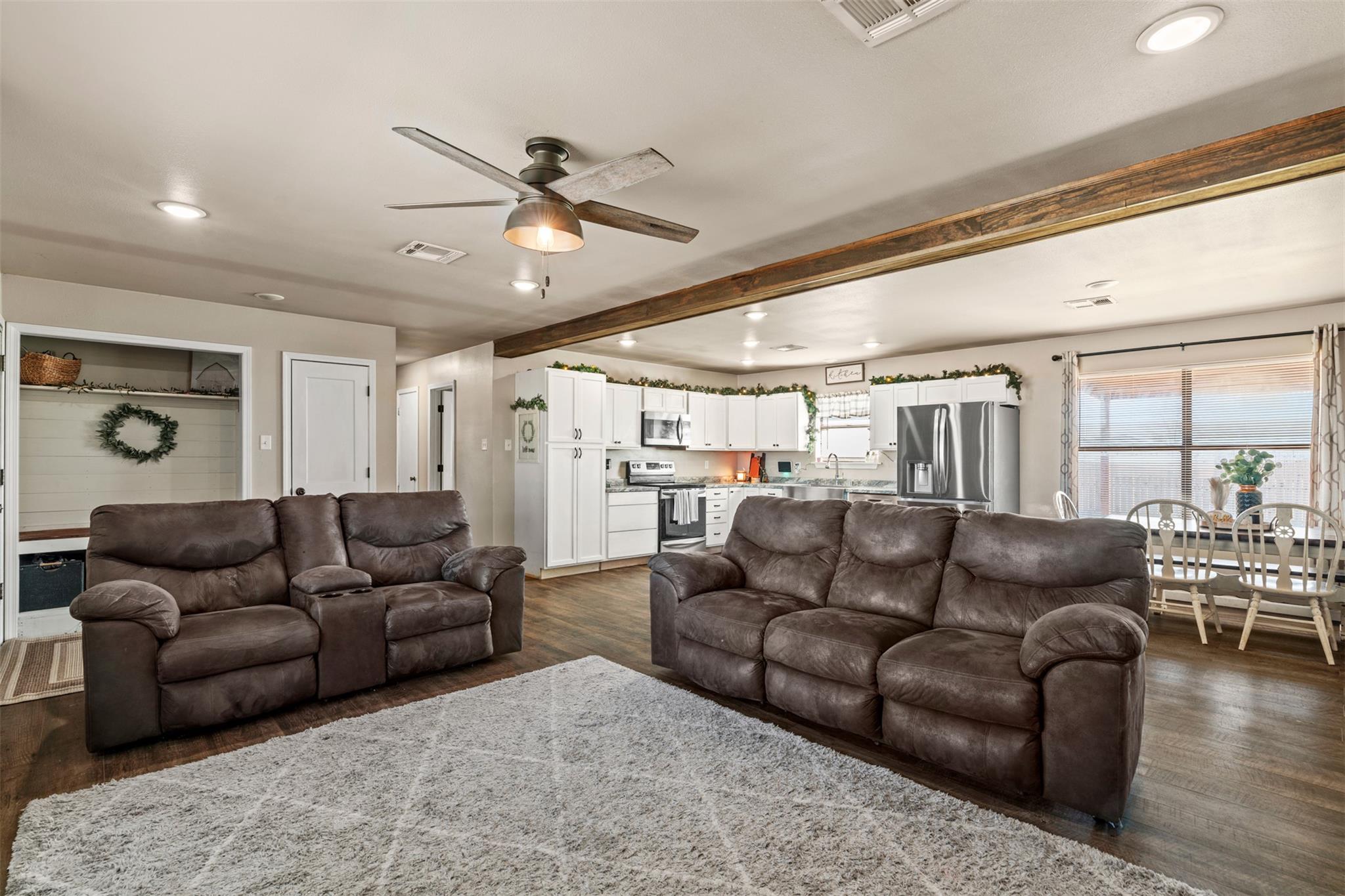 1611 Brazos Ave, Rockdale, TX 76567