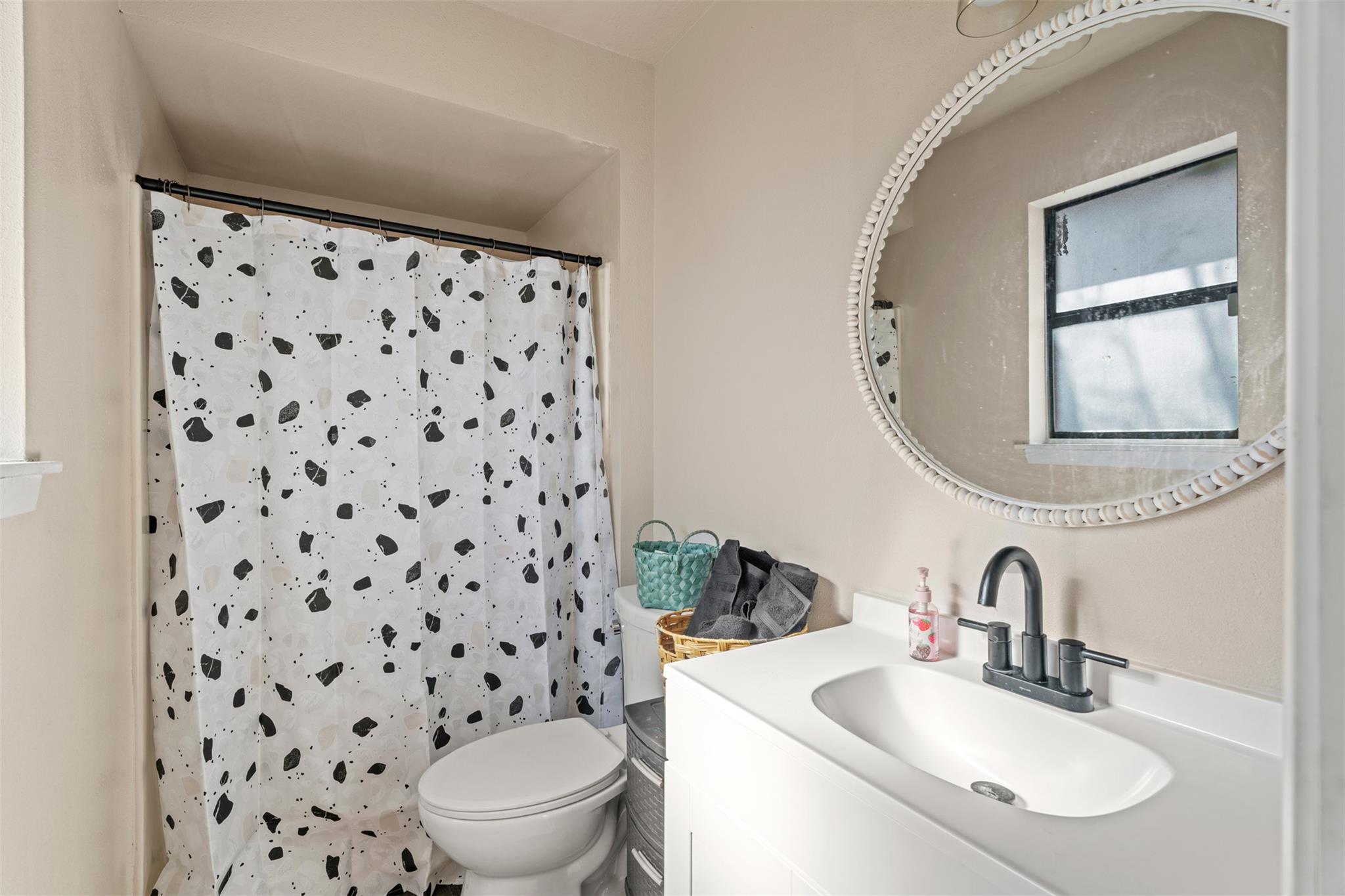 1611 Brazos Ave, Rockdale, TX 76567